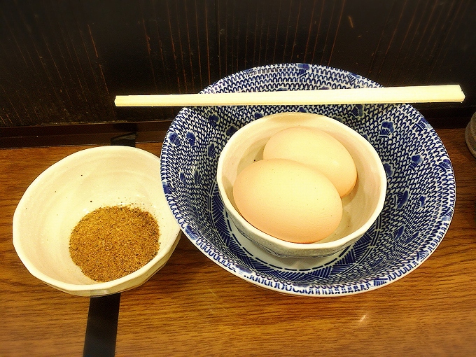 眞久中、ラーメン麺増し１０００ｇニンニク＋うずら＋豚２＋魚粉