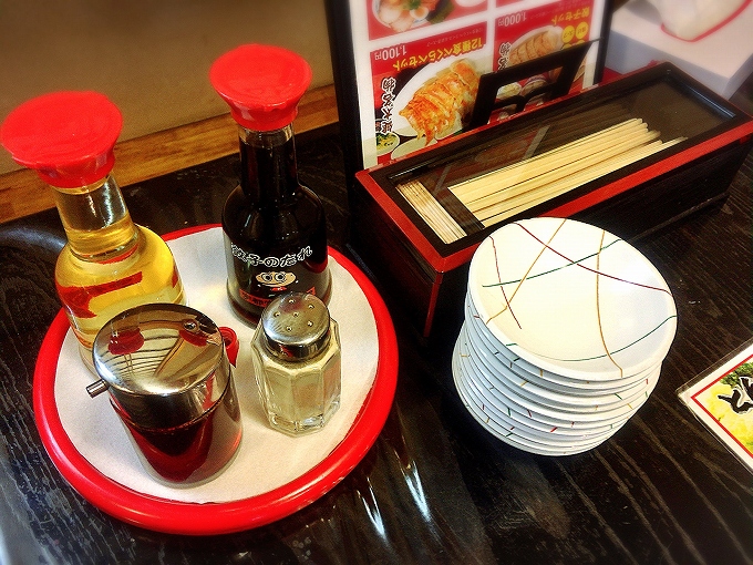 宇都宮餃子館、焼き餃子１２種食べ比べ盛り合わせ８５０円