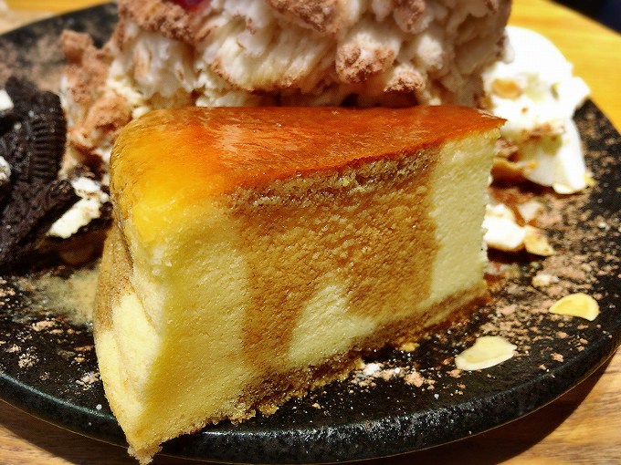ホミビン　新大久保　パフェのようなケーキがのったオシャレカキ氷 オレオティラミスパフェ
