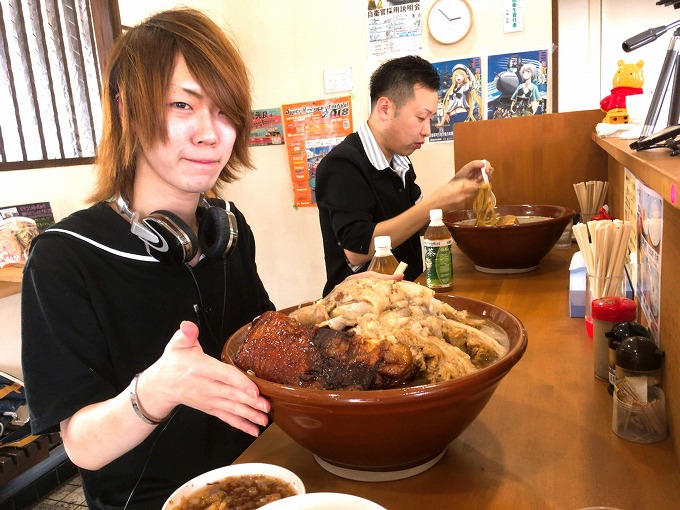 【デカ盛り】ラーメンジライヤ　熊谷市　ドラコさん来訪☆ダイナマイト＆爆弾の麺増し大食い会