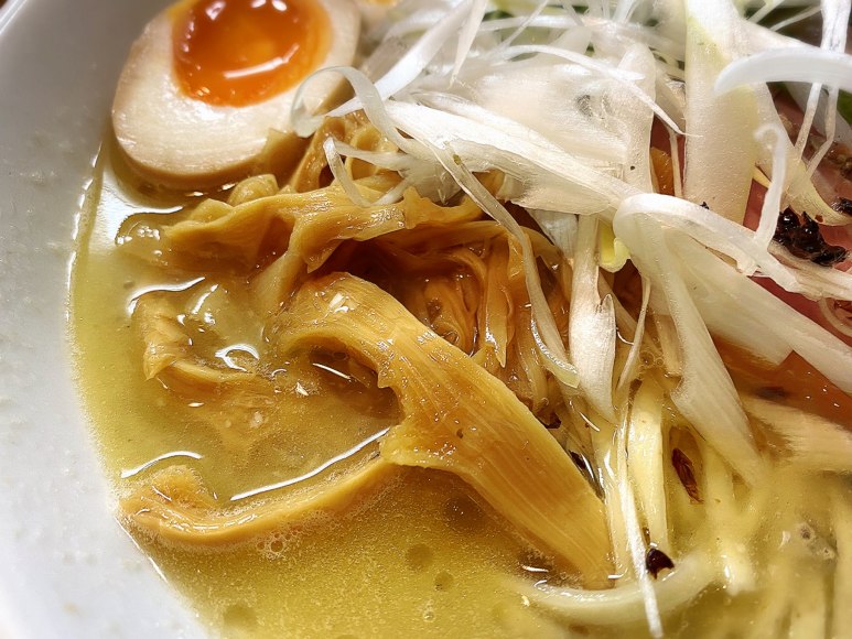 【鶏白湯】自家製麺ラーメンK 富士見市 ラーメン特製塩の実食とメニュー紹介【切りたて】