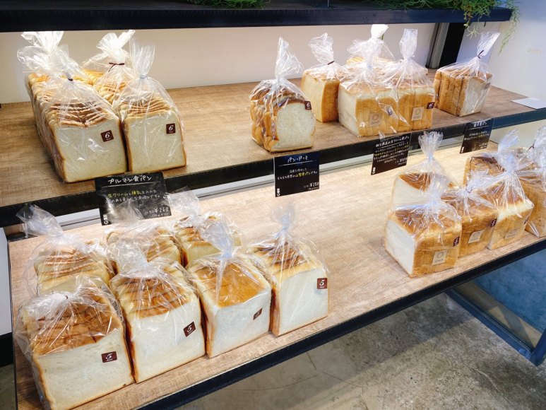 【駅チカ】オハナ 戸田公園店 塩パンや毎日60種類以上の焼きたてパンを販売