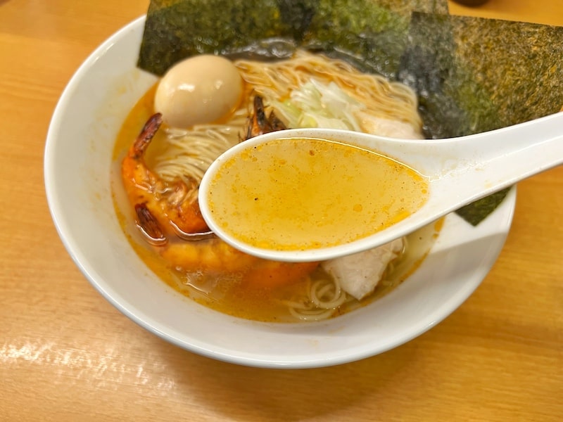 上尾市「麺処ろくめい」丸ごと食べられる海老塩ラーメンに感動！食べないと損な一杯です。