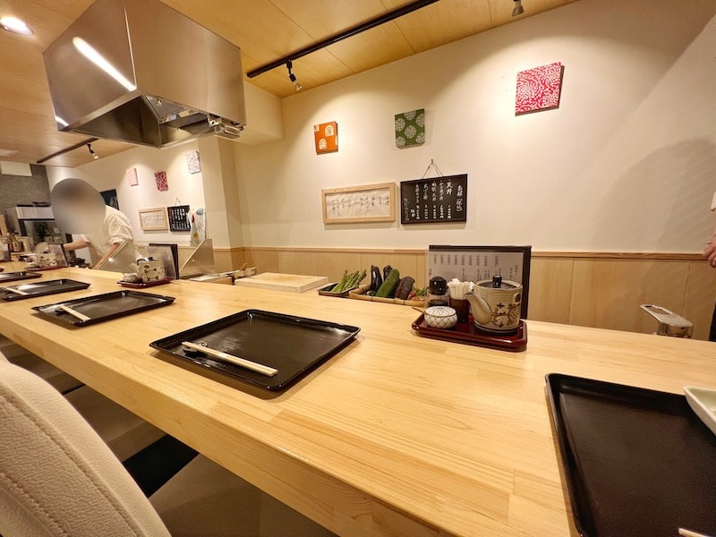 蕨市「天ぷら 東月」高級感あるカウンターで食べる天ぷらランチが1000円は破格でした。