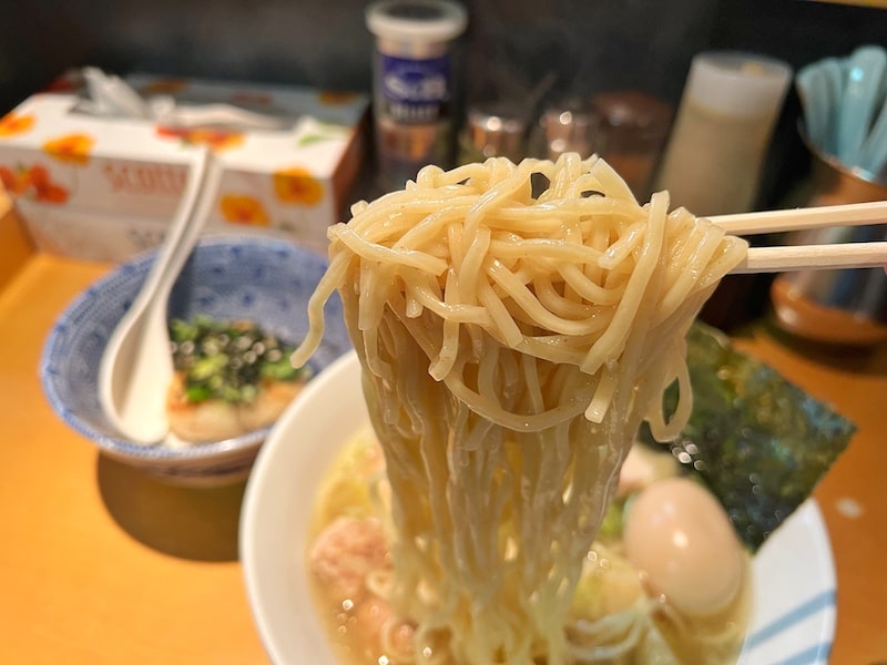 川越市「麺匠 清兵衛」淡麗そばの澄んだ塩スープが絶品！〆の焼きおにぎりで完璧です
