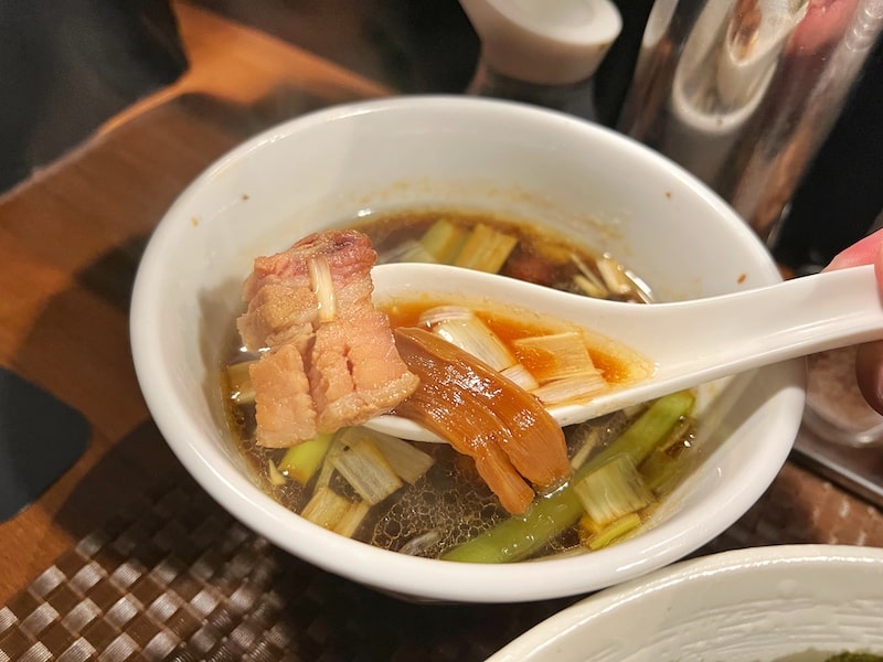 南浦和「麺処はら田」昆布水の淡麗醤油つけめんと肉飯のコンボが最高です。