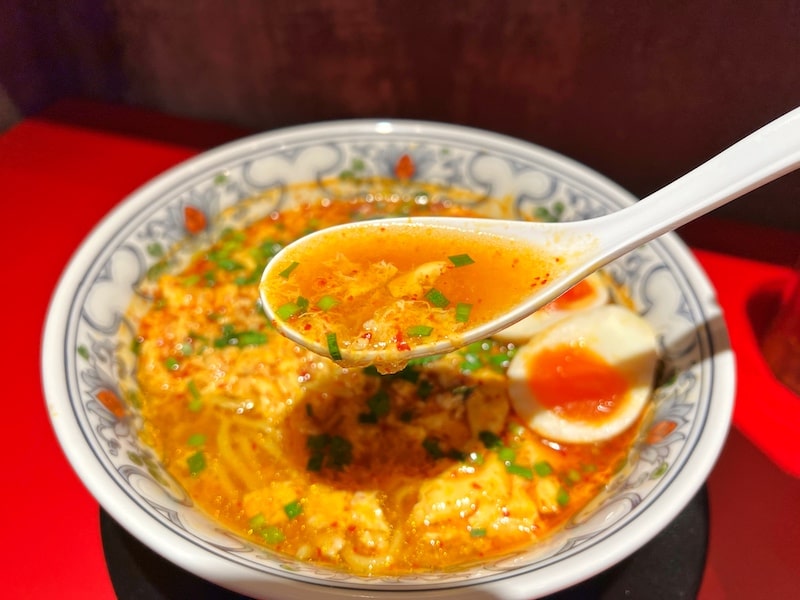 南越谷「サンシン」激辛好きも納得！辛さが6段階の旨辛ラーメンはふわたまスープが絶品です。