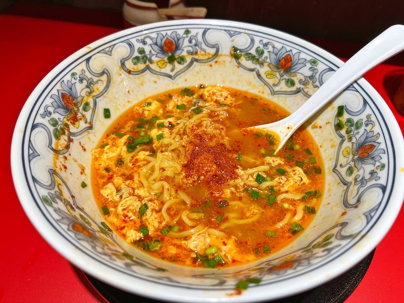 南越谷「サンシン」激辛好きも納得！辛さが6段階の旨辛ラーメンはふわたまスープが絶品です。