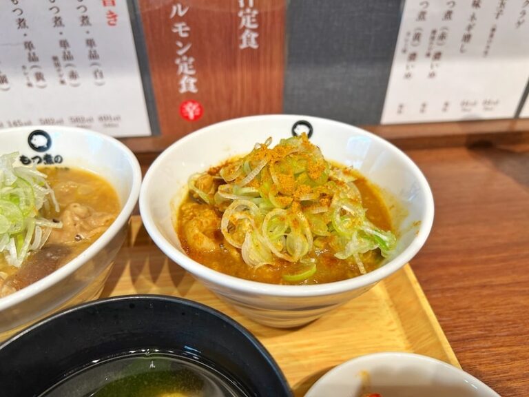 西川口「もつ煮と唐揚げの影千代」今だけ500円!?3種のもつ煮定食とデカ唐揚げが絶品です。 | 食べて埼玉