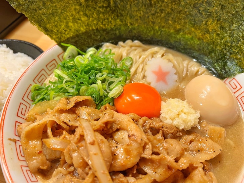 越谷市「元祖肉玉そば越智」日本一ご飯がすすむラーメンがやってきた！肉増し大盛りで実食。
