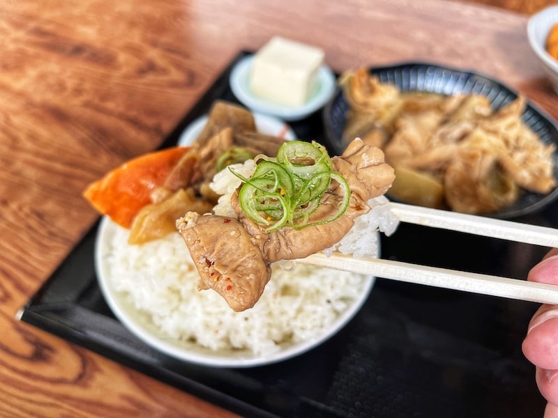 加須市「もつ煮三島 まるのぶ」ホルモン三島のもつ煮専門店！丼や定食ランチを食べてきた。