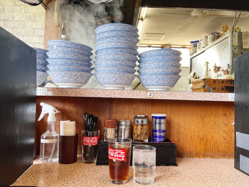 川口市「麺処 かつ善」塩そばが旨い隠れた人気ラーメン店！烏龍茶とお水も嬉しいです。