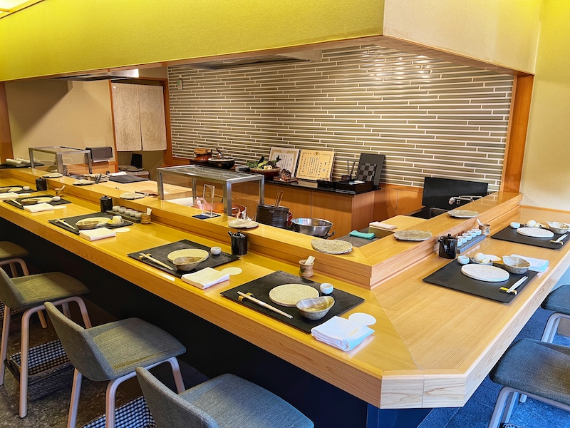 食べログ百名店「天ぷら 荒川」16500円の豪華天ぷらディナーコースはお祝いやデートにおすすめです。