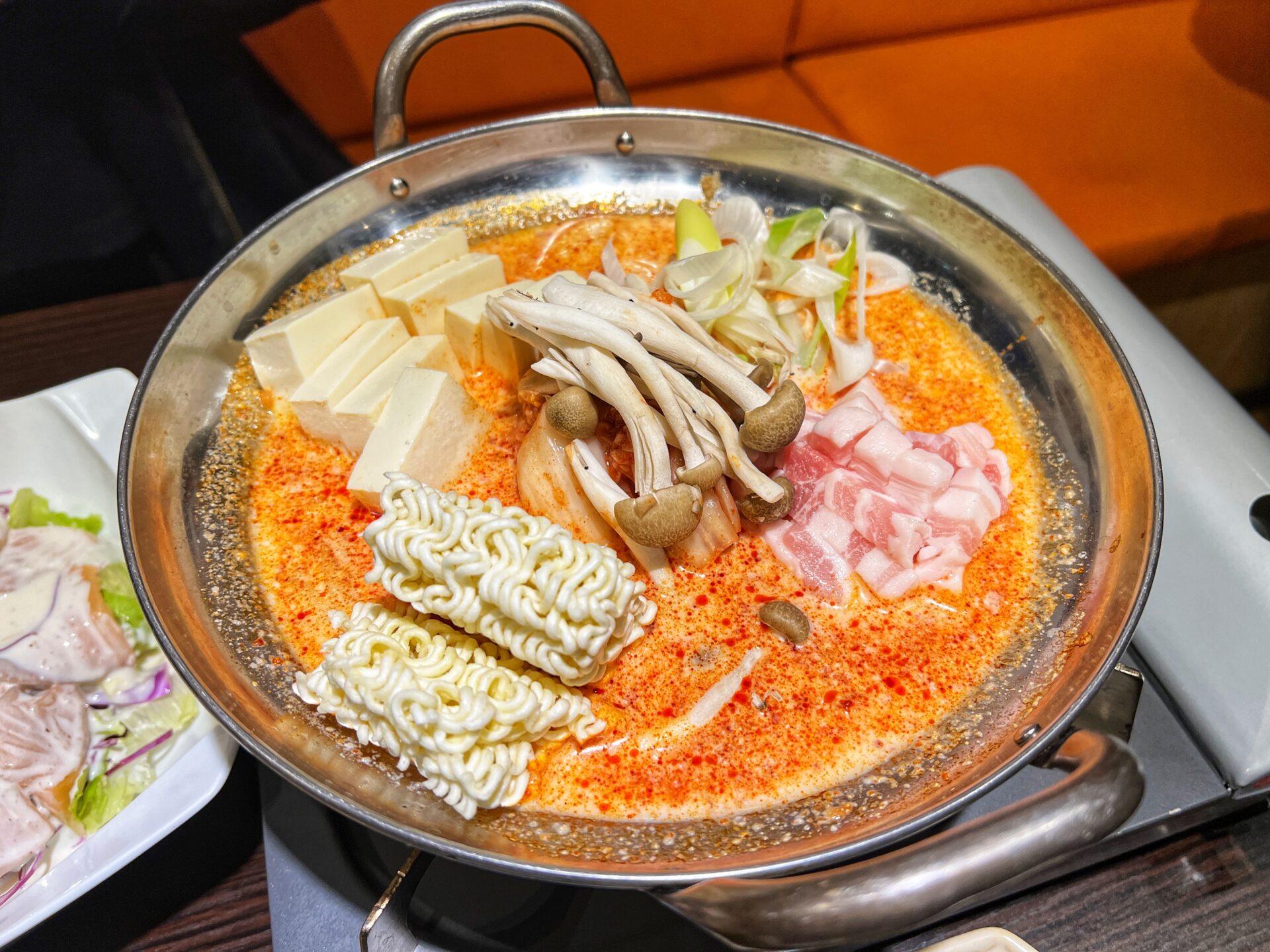 埼玉の新大久保「モイセSOKA」草加で食べられるローズキムチ鍋＆韓国料理で体の芯から温まる！