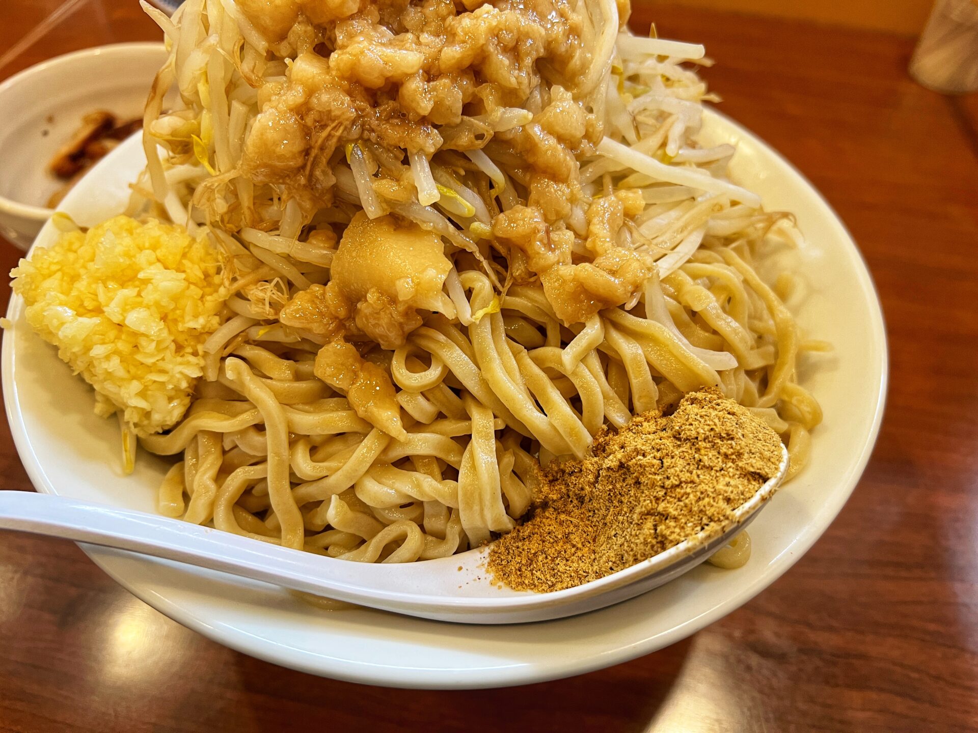 川越市「メガガンジャ」ニンニクがつんと二郎系つけ麺！大盛り2枚の特盛で啜ってきた