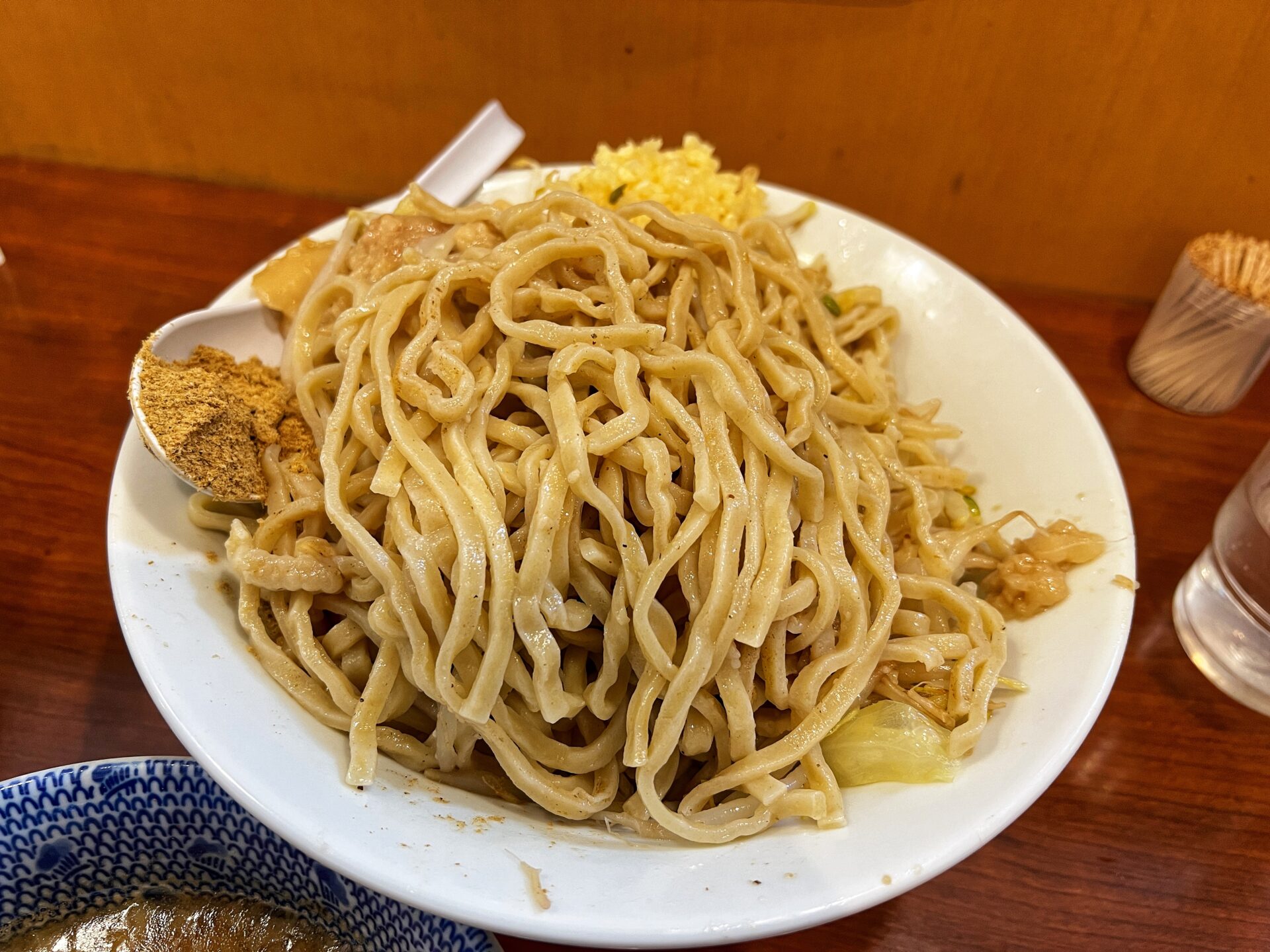 川越市「メガガンジャ」ニンニクがつんと二郎系つけ麺！大盛り2枚の特盛で啜ってきた