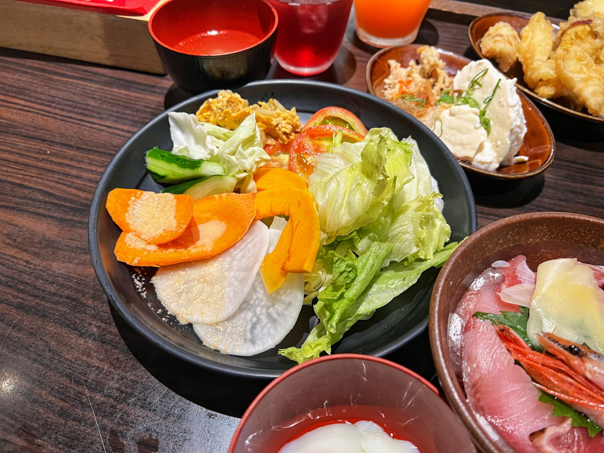 武蔵浦和にある最強ランチビュッフェ「おくどさん」海鮮丼と武蔵野うどんも食べてきた