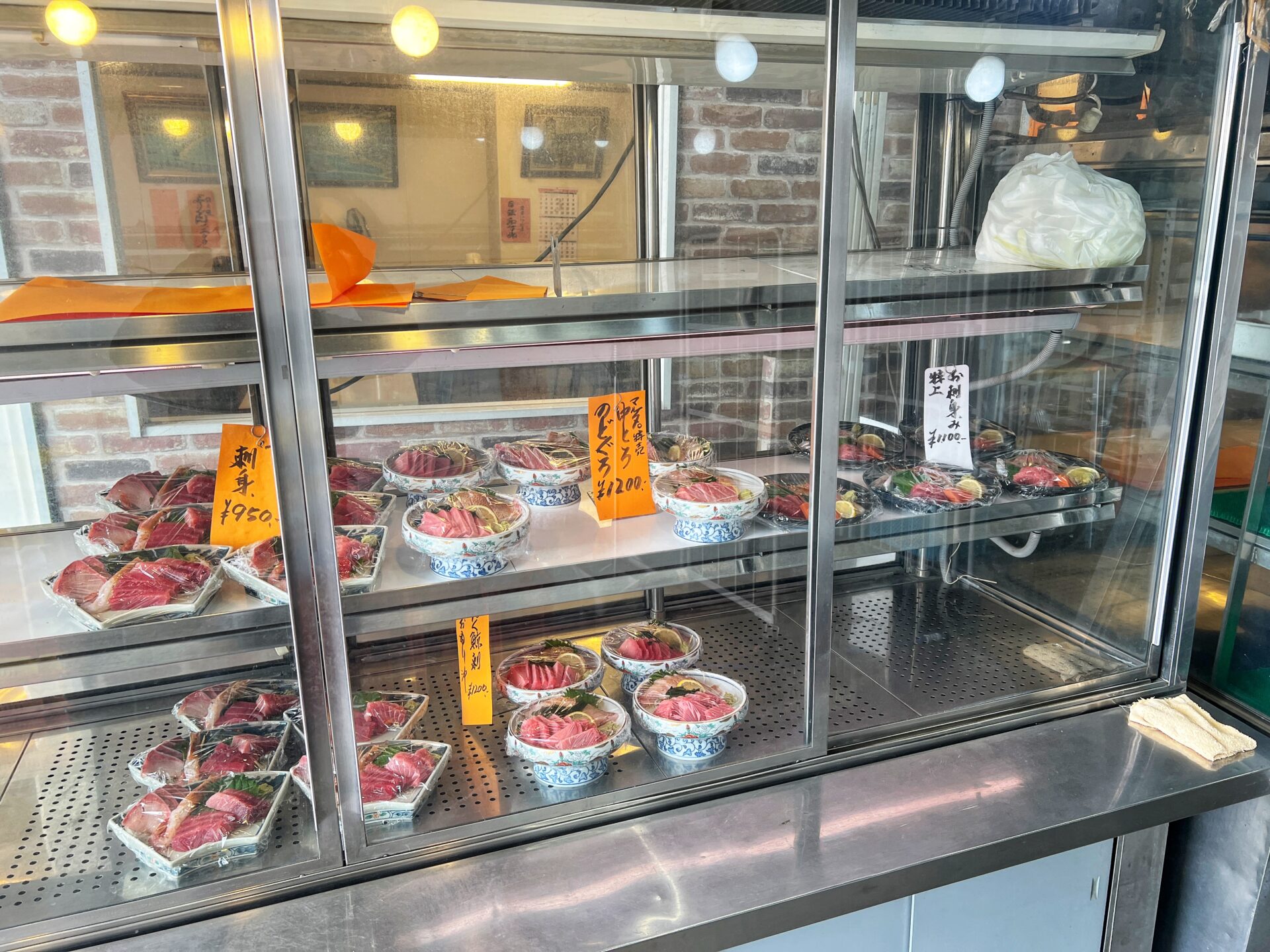 所沢市「定食や澄川」穴場ランチ！海鮮丼のネタが新鮮すぎる海なし県埼玉の市場内食堂