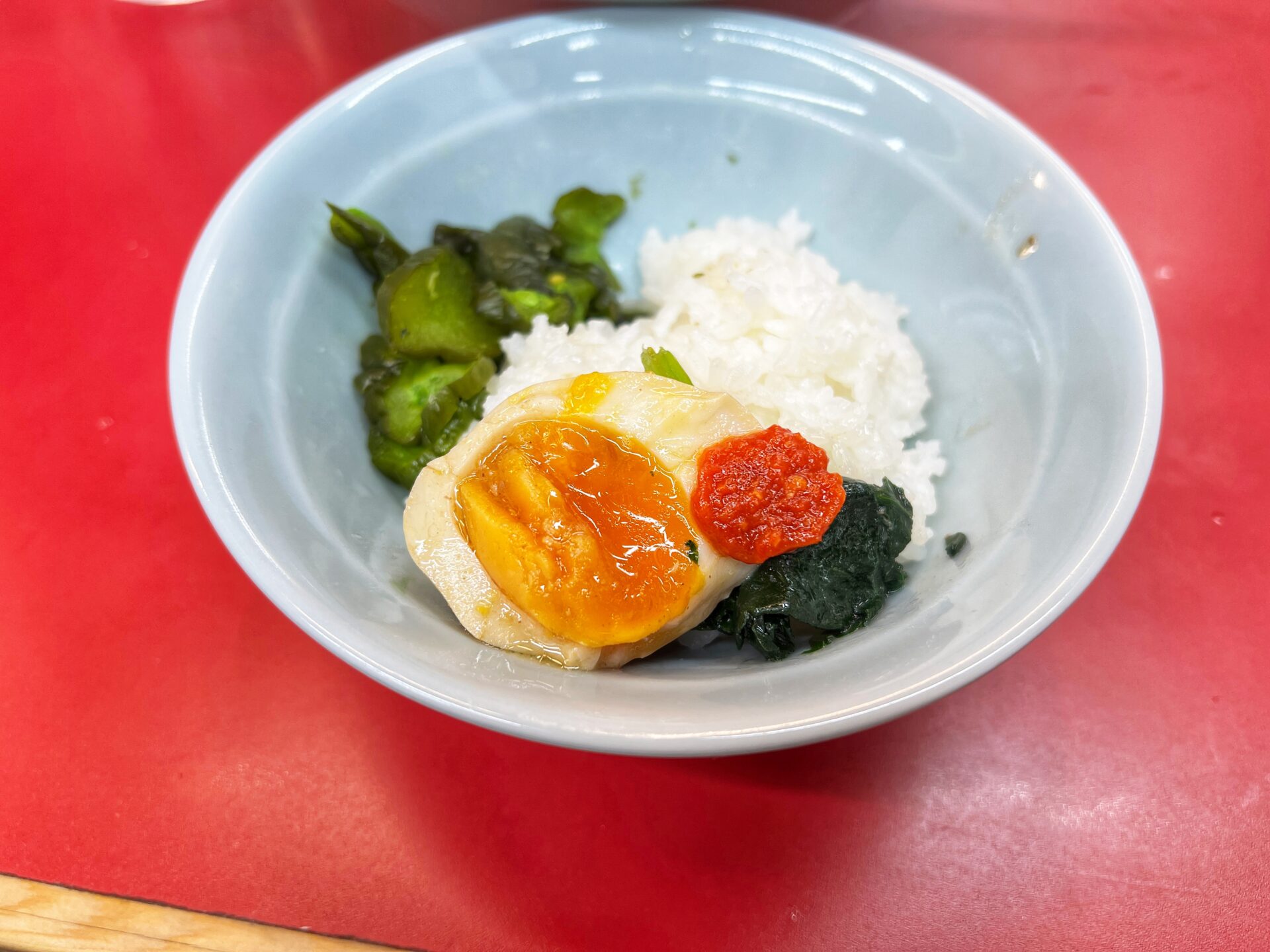 さいたま市「武蔵家 大宮店」大宮駅からゼロ距離！いつも行列の超人気家系ラーメンで食べてきた