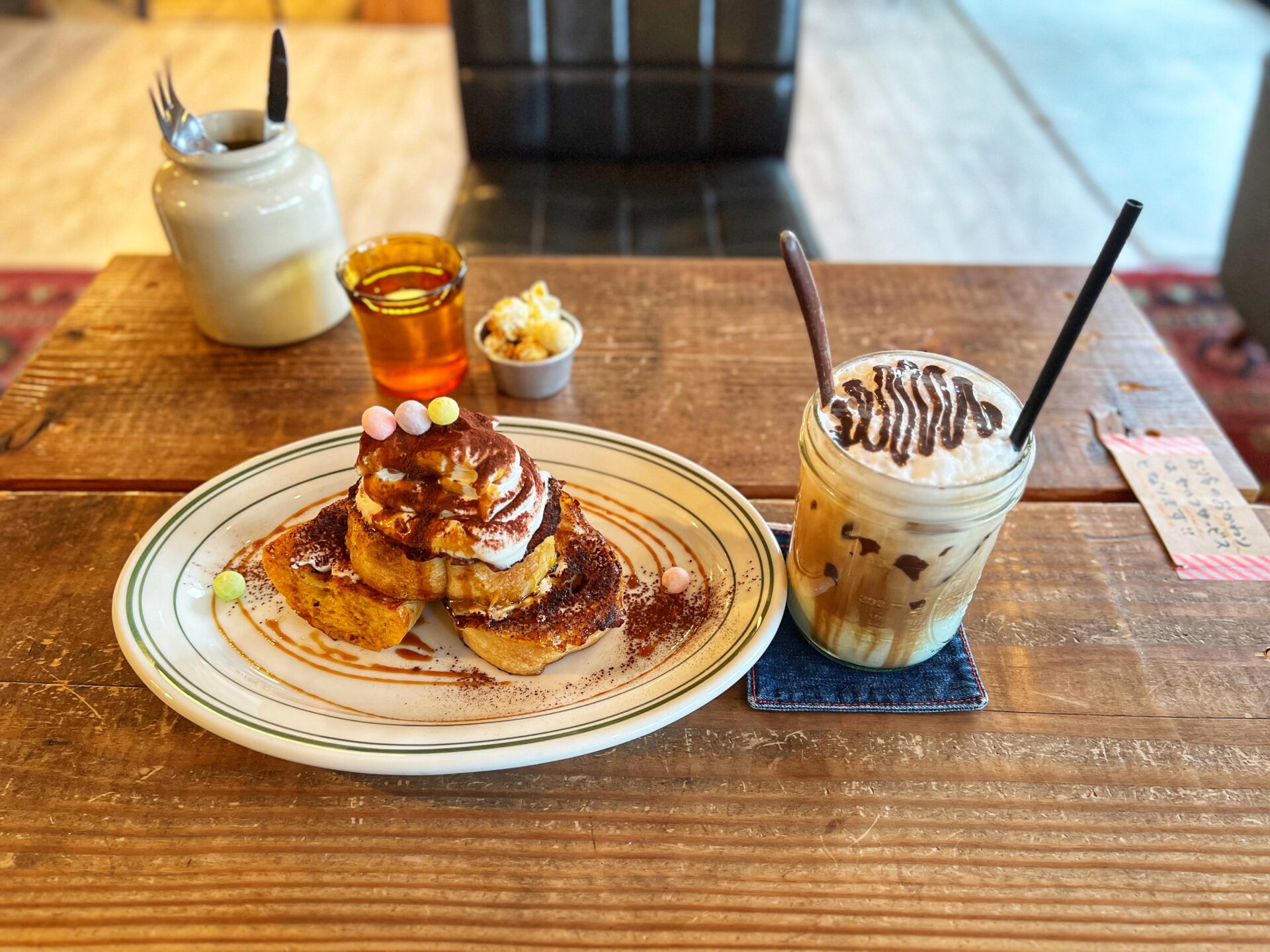 行田市「CAFE EASY LAND」お洒落カフェのチョコミントラテとティラミスフレンチトースト