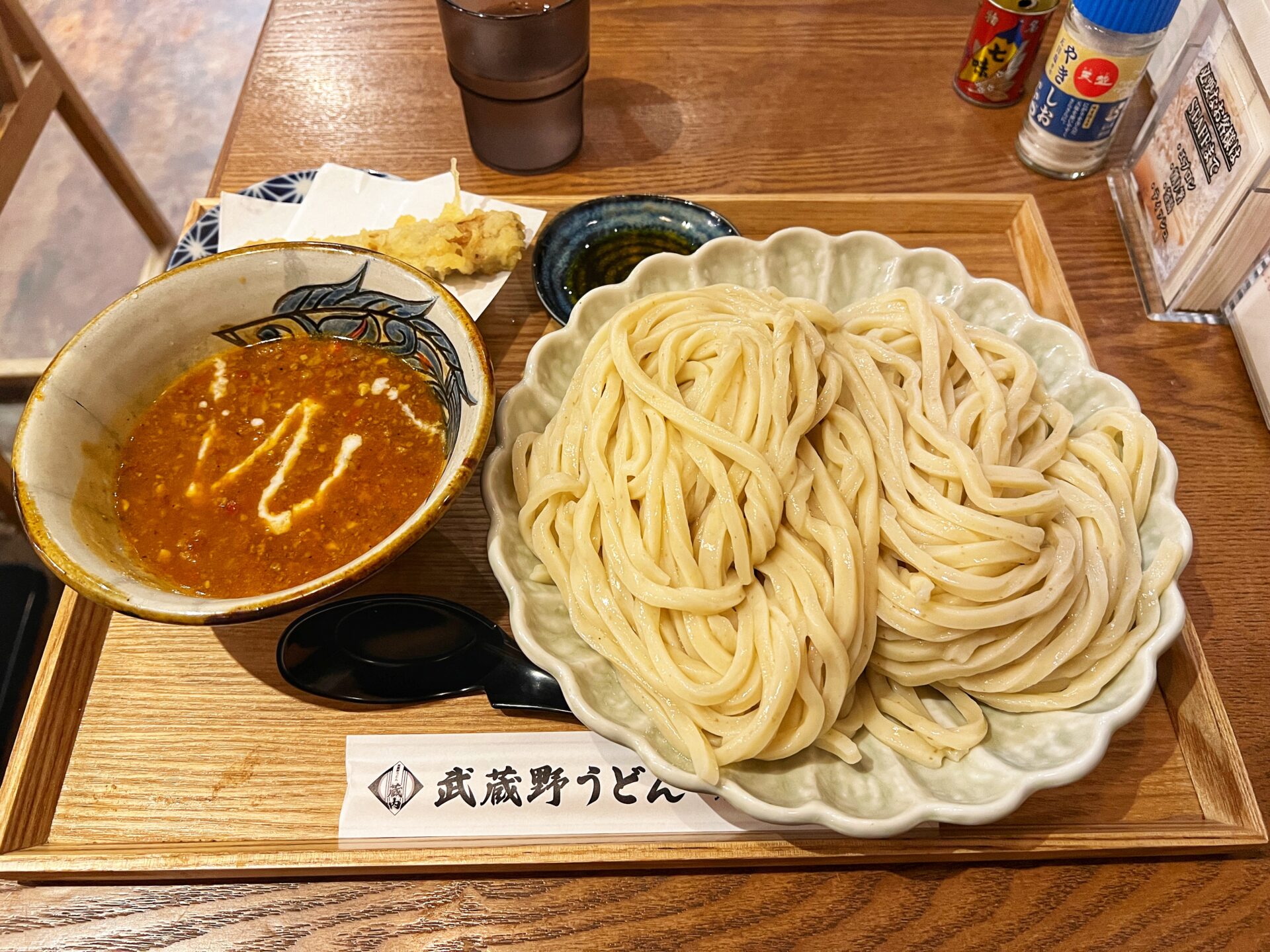 朝霞市「武蔵野うどん蔵内」武蔵野うどんの人気店で牛タンアジアン肉汁うどんを初実食！