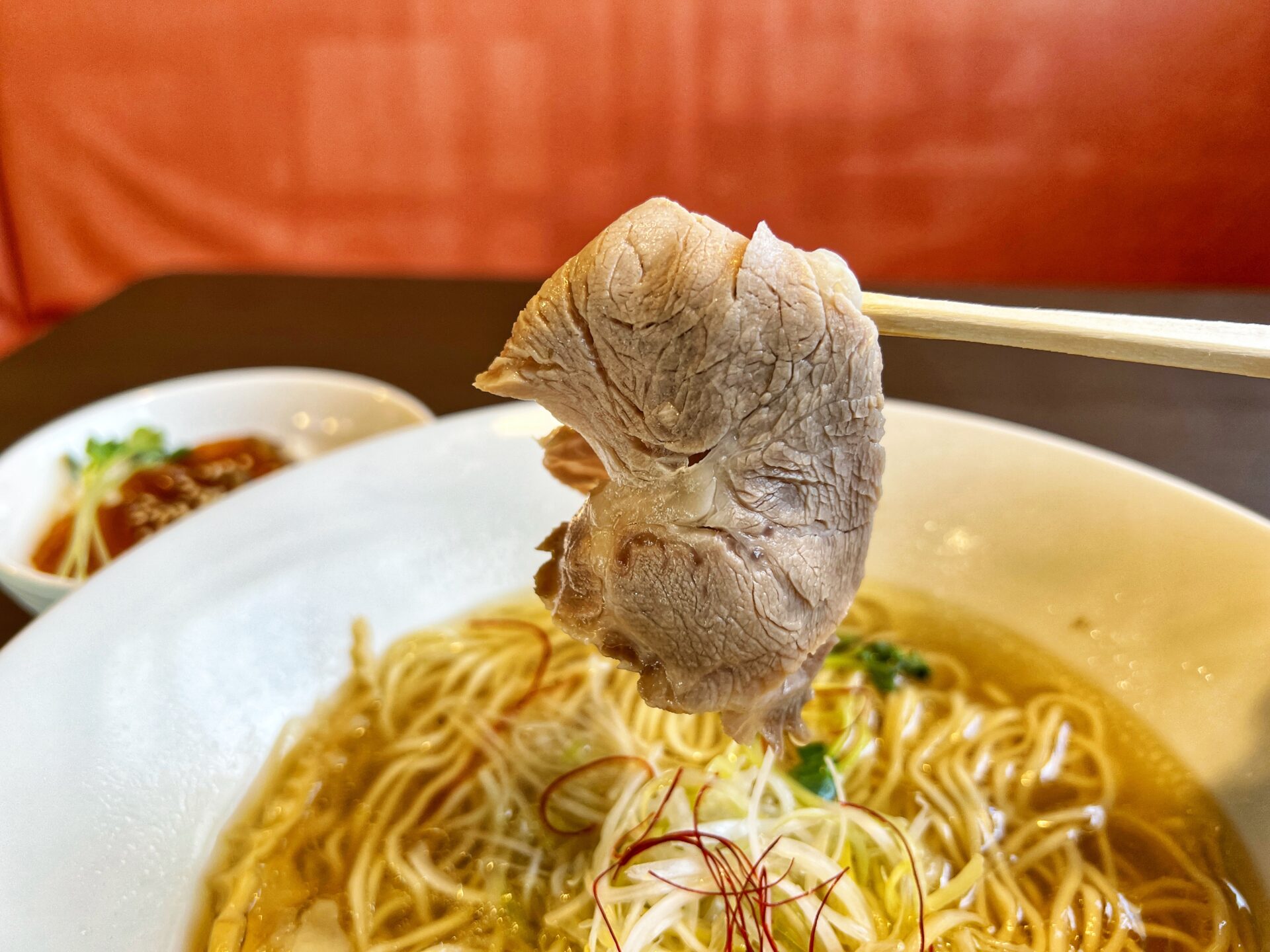 小川町「麺屋ギャオス」黄金スープの絶品鯛出汁ラーメン！鯛の漬け丼セットと食べてきた