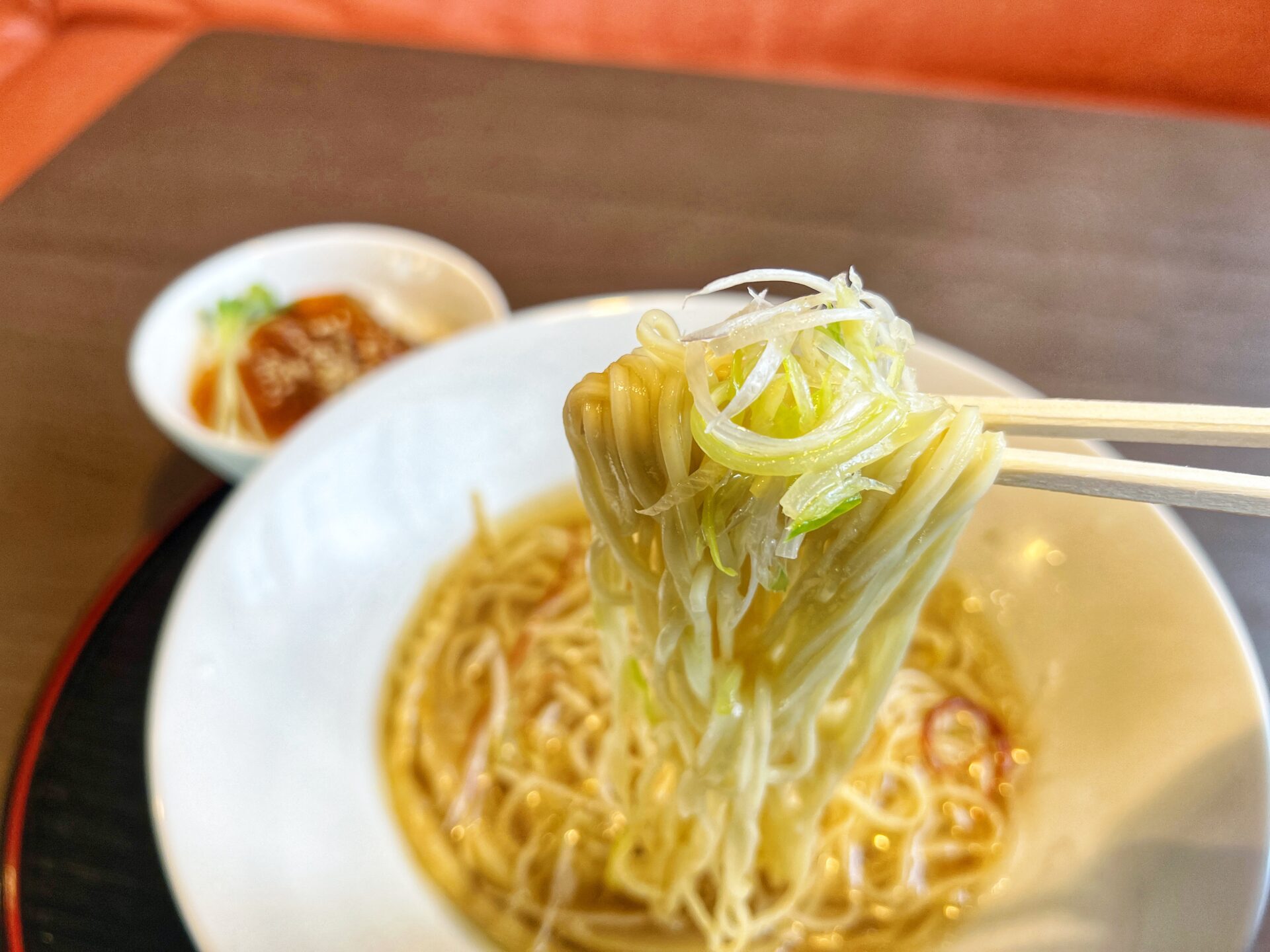 小川町「麺屋ギャオス」黄金スープの絶品鯛出汁ラーメン！鯛の漬け丼セットと食べてきた