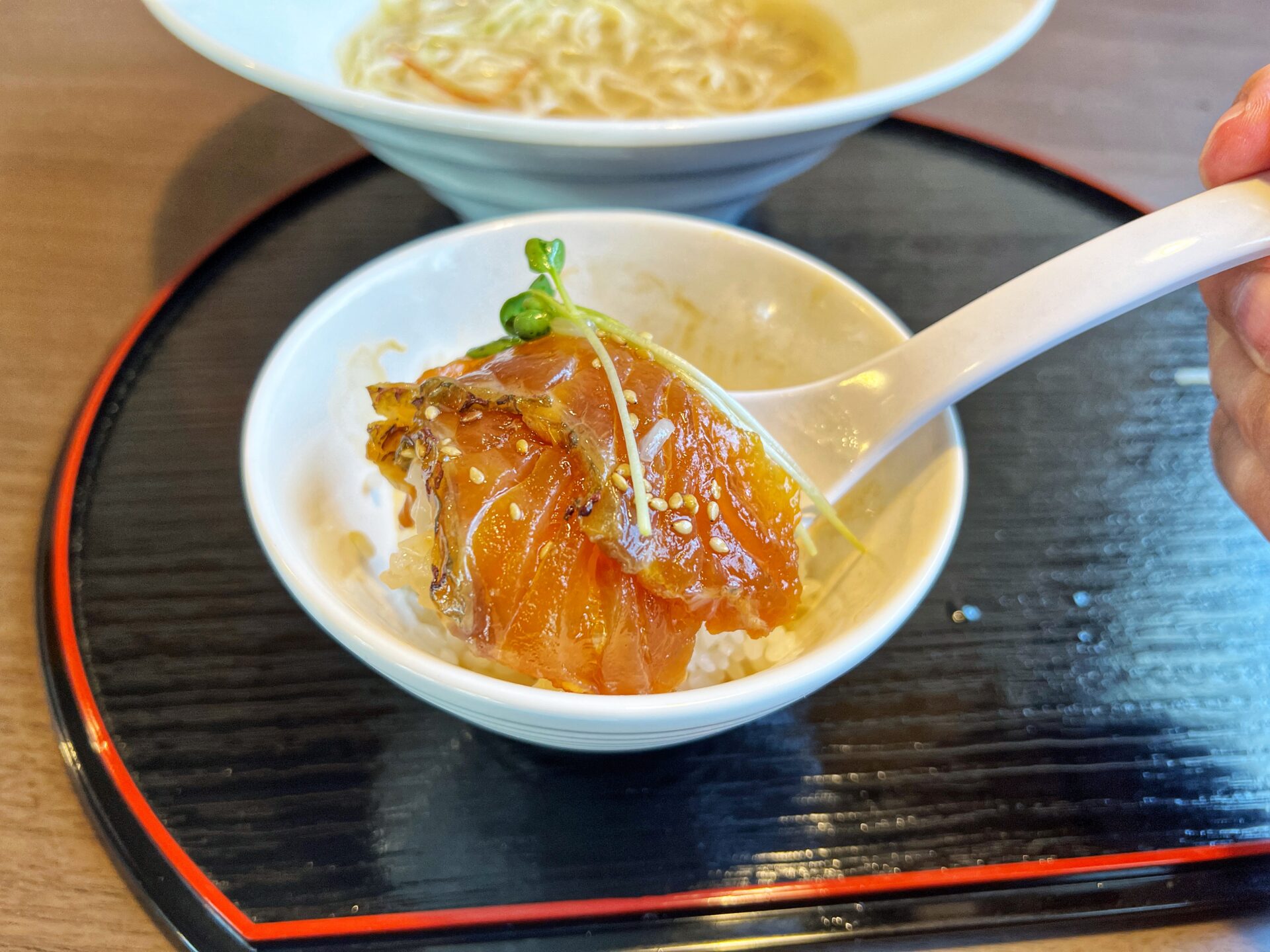 小川町「麺屋ギャオス」黄金スープの絶品鯛出汁ラーメン！鯛の漬け丼セットと食べてきた