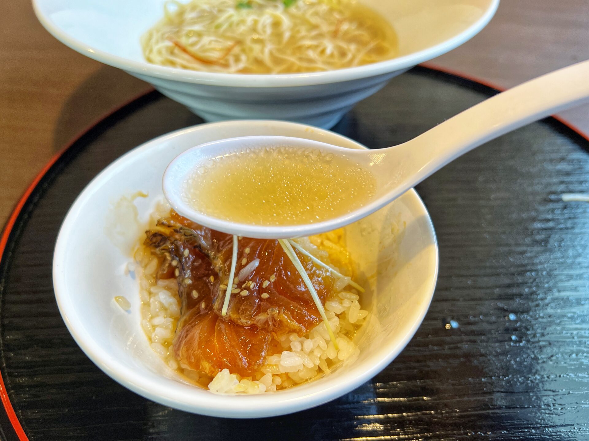 小川町「麺屋ギャオス」黄金スープの絶品鯛出汁ラーメン！鯛の漬け丼セットと食べてきた