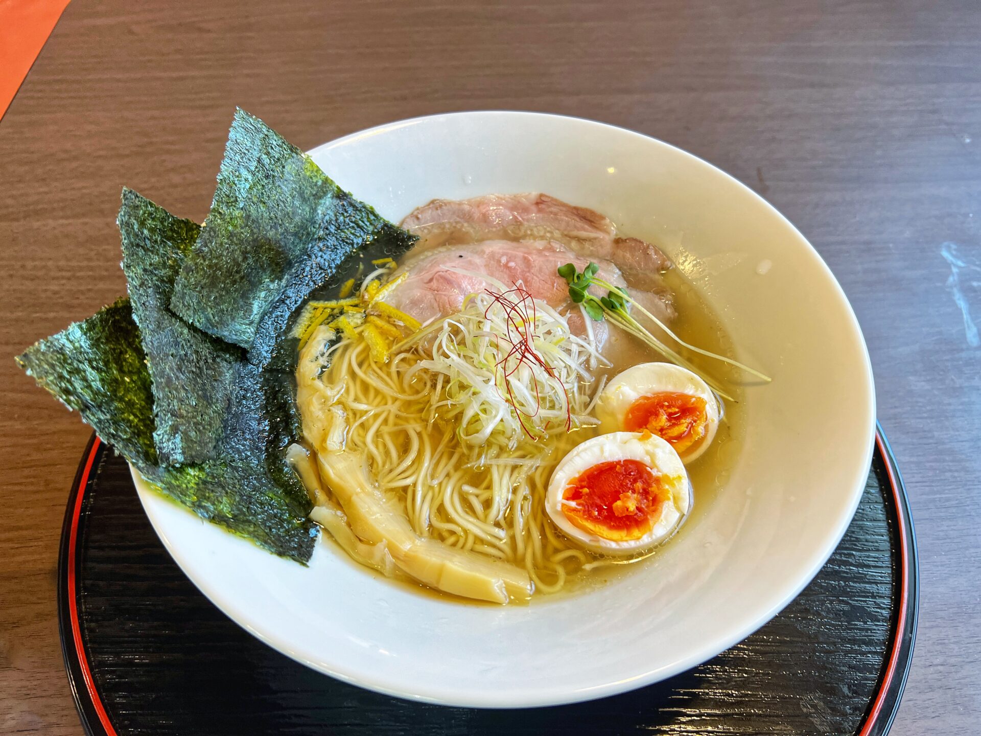 小川町「麺屋ギャオス」黄金スープの絶品鯛出汁ラーメン！鯛の漬け丼セットと食べてきた