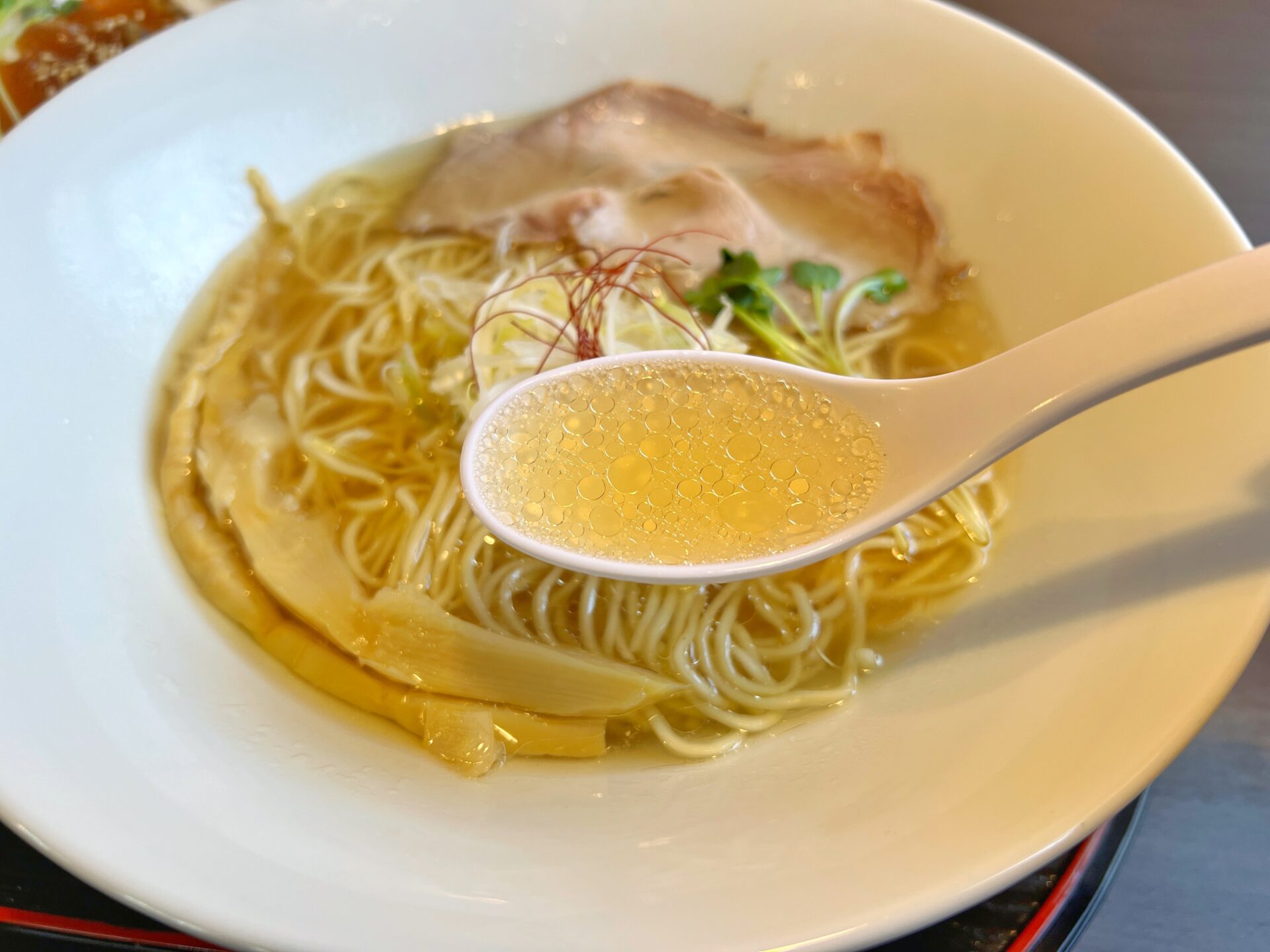 小川町「麺屋ギャオス」黄金スープの絶品鯛出汁ラーメン！鯛の漬け丼セットと食べてきた