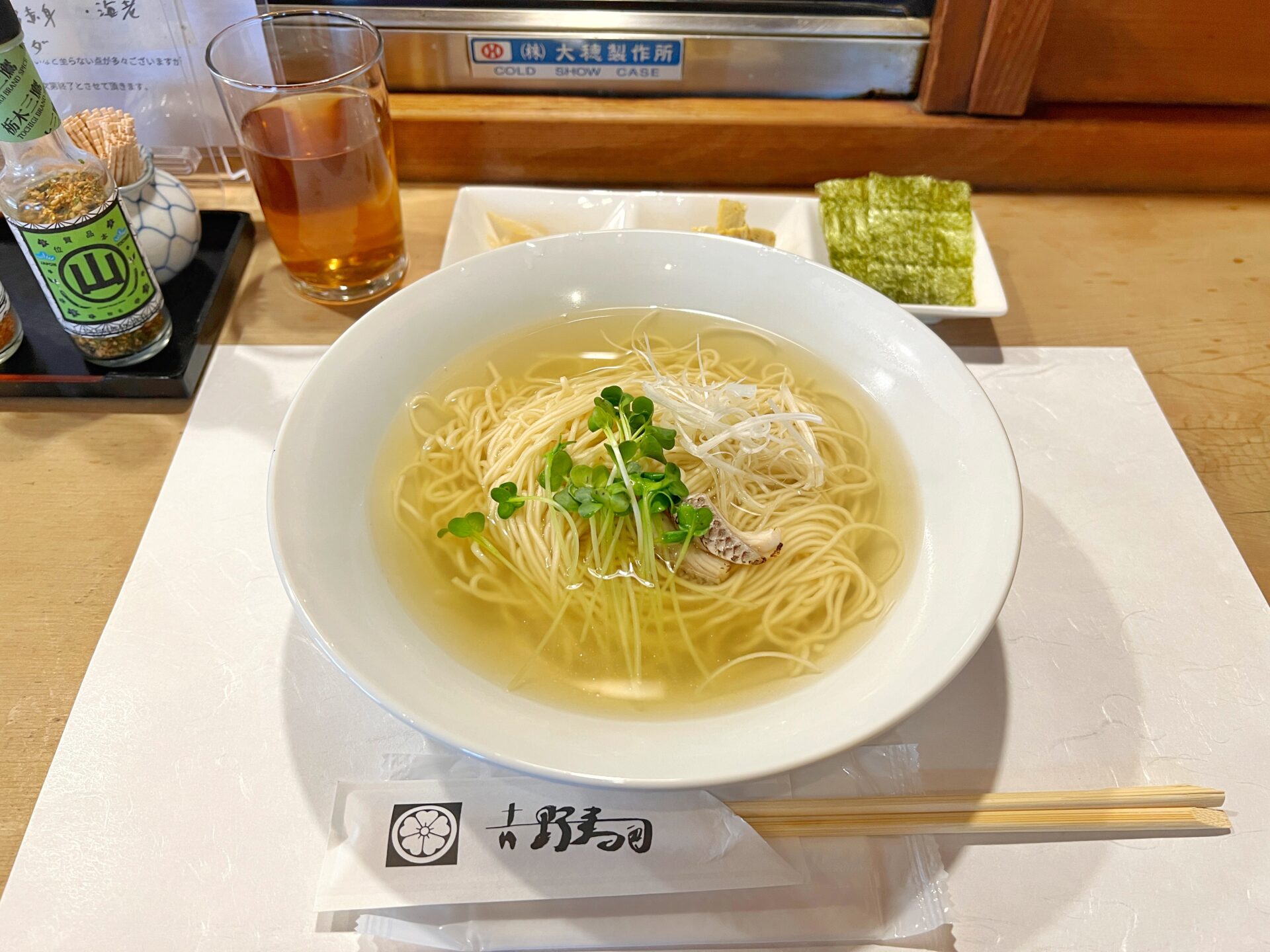 入間市「吉野寿司」ランチの鯛ラーメンが500円!?寿司屋が作る奇跡の一杯と握りを堪能