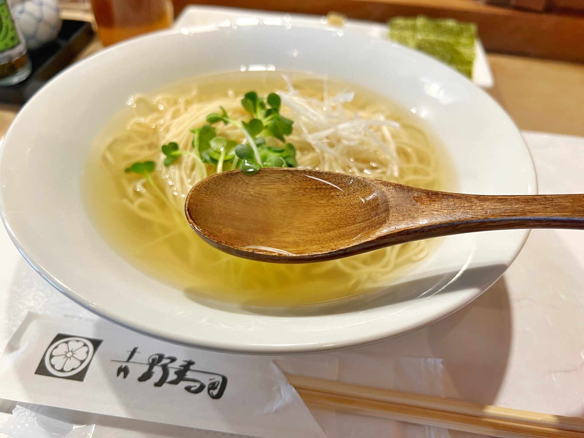 入間市「吉野寿司」ランチの鯛ラーメンが500円!?寿司屋が作る奇跡の一杯と握りを堪能