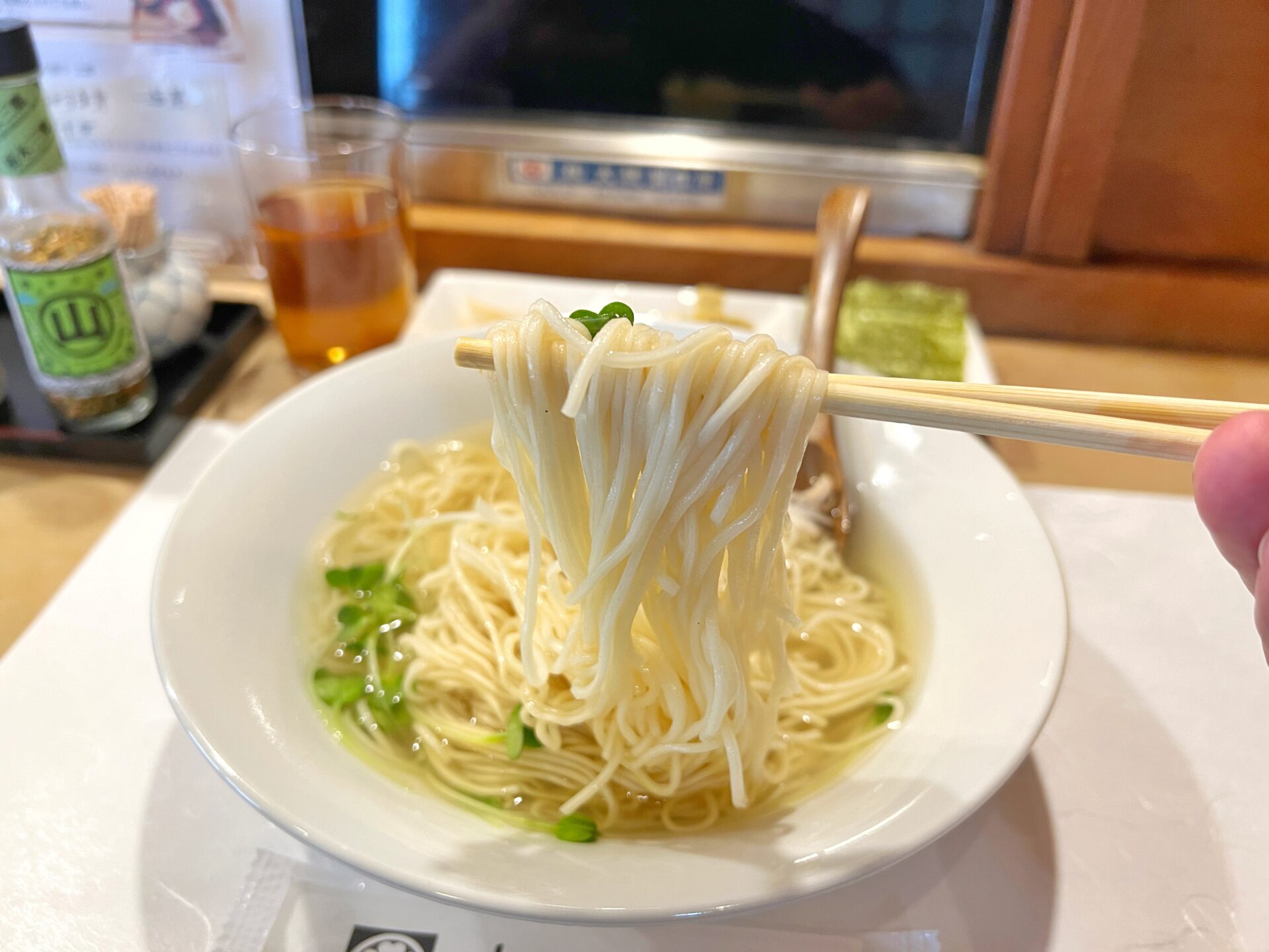 入間市「吉野寿司」ランチの鯛ラーメンが500円!?寿司屋が作る奇跡の一杯と握りを堪能