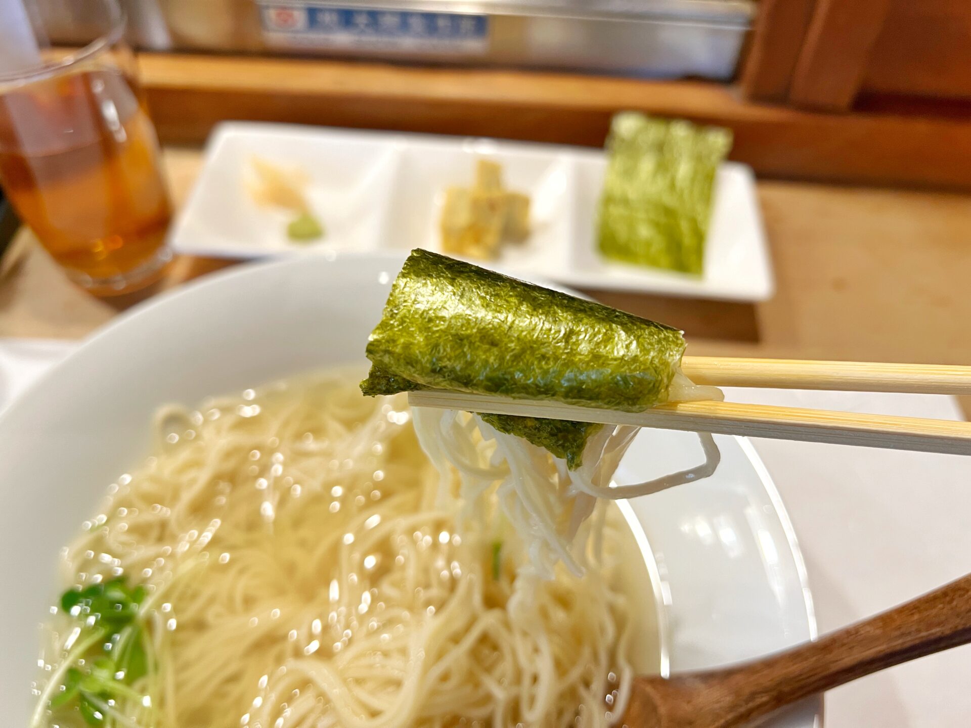 入間市「吉野寿司」ランチの鯛ラーメンが500円!?寿司屋が作る奇跡の一杯と握りを堪能