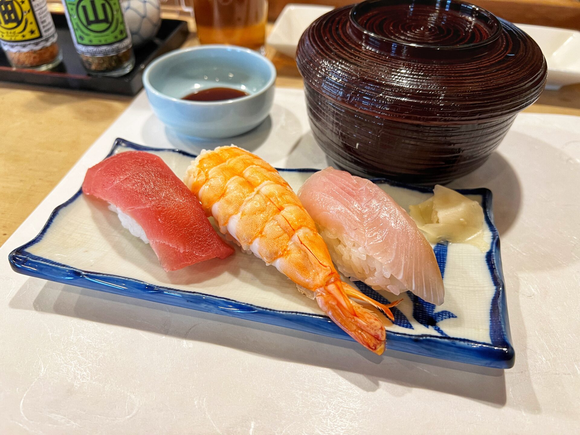 入間市「吉野寿司」ランチの鯛ラーメンが500円!?寿司屋が作る奇跡の一杯と握りを堪能