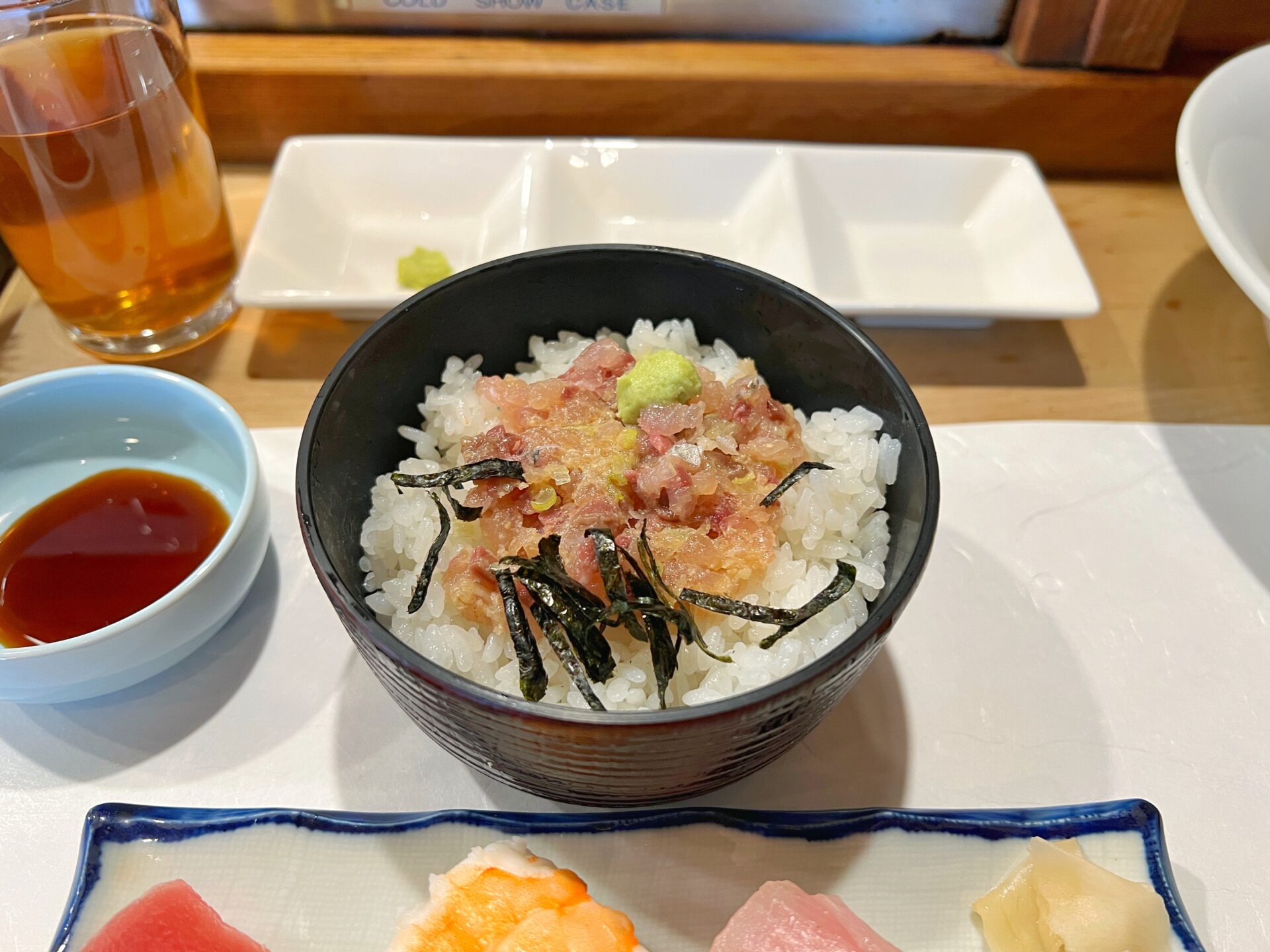 入間市「吉野寿司」ランチの鯛ラーメンが500円!?寿司屋が作る奇跡の一杯と握りを堪能