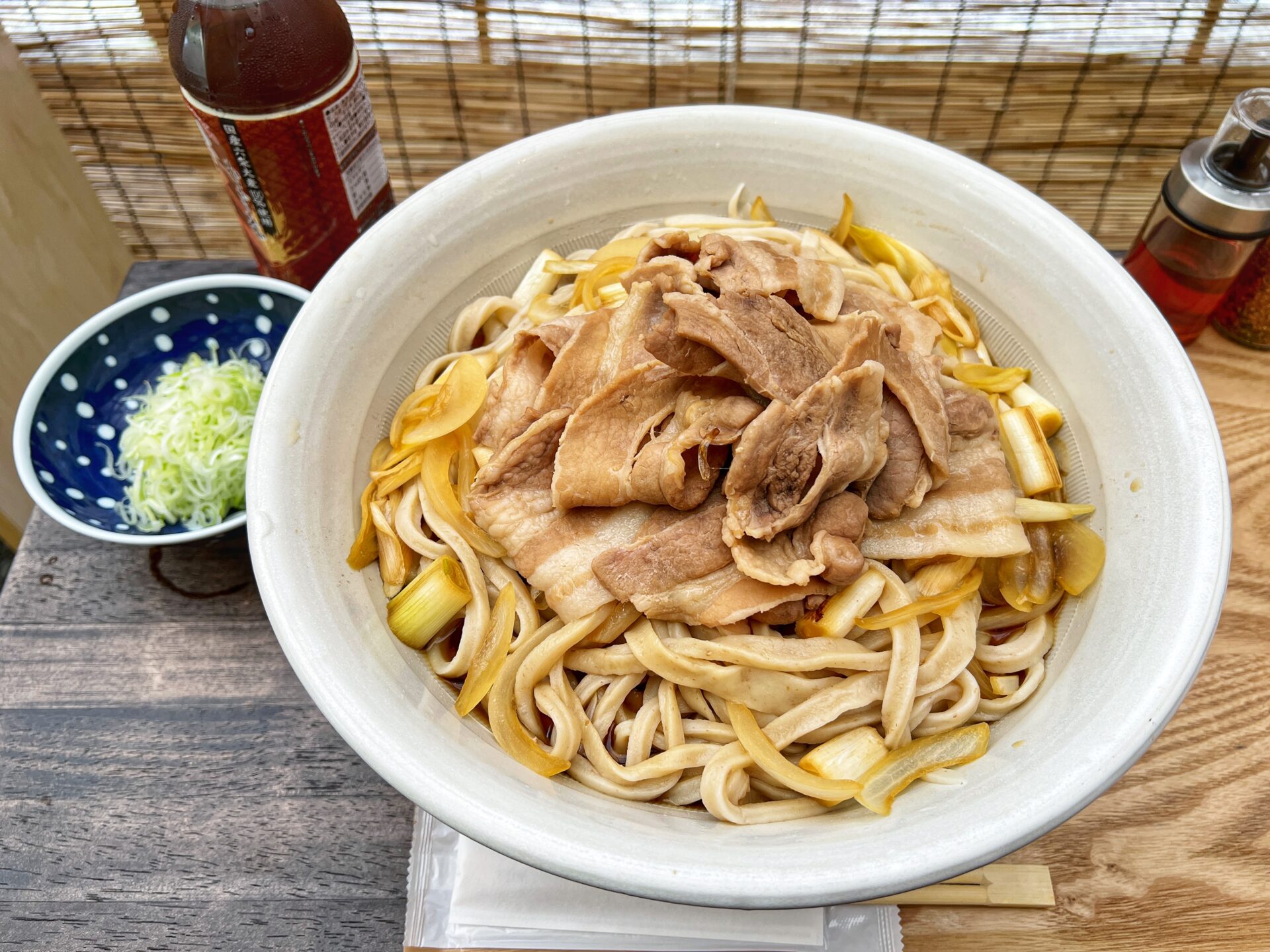 越谷市「武蔵野うどん 越ヶ家」麺増し2kgの豪快な豚ぶっかけうどん！夏に食べたい一杯