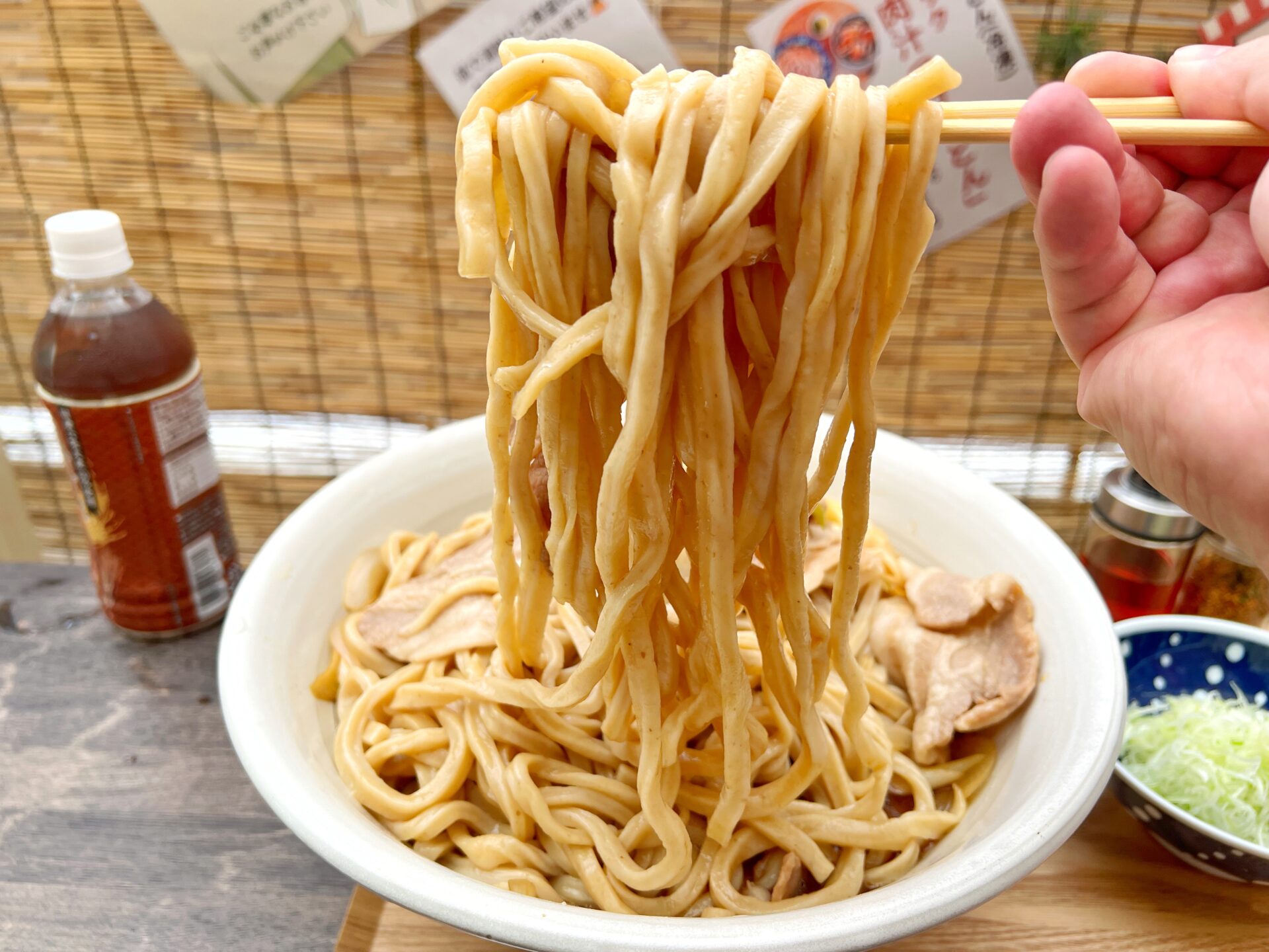 越谷市「武蔵野うどん 越ヶ家」麺増し2kgの豪快な豚ぶっかけうどん！夏に食べたい一杯