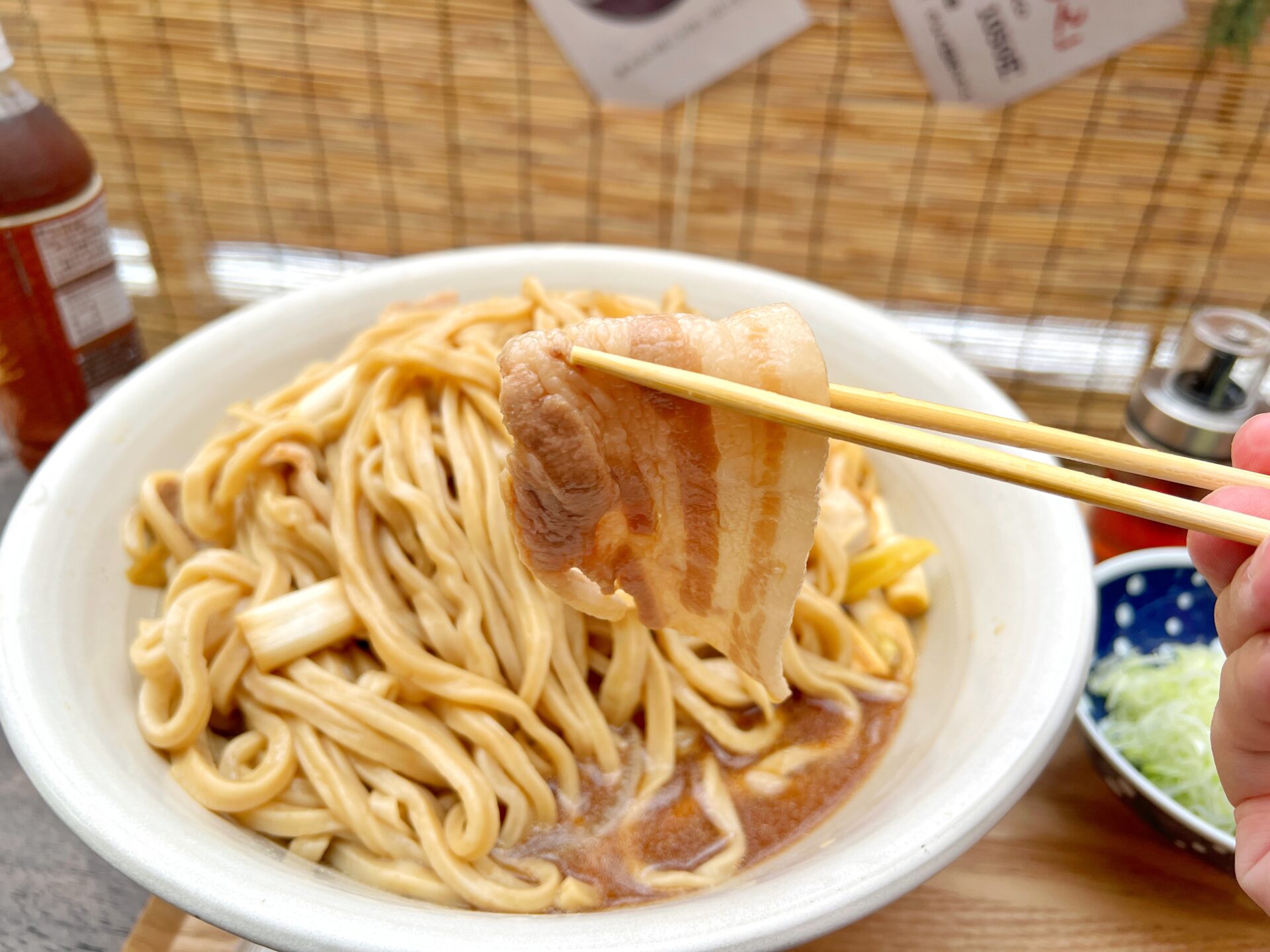 越谷市「武蔵野うどん 越ヶ家」麺増し2kgの豪快な豚ぶっかけうどん！夏に食べたい一杯