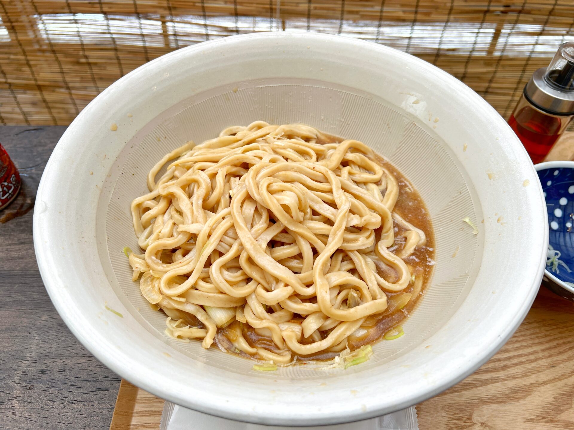 越谷市「武蔵野うどん 越ヶ家」麺増し2kgの豪快な豚ぶっかけうどん！夏に食べたい一杯