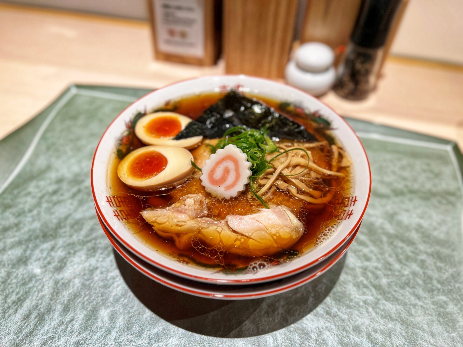 鳩山町「らぁ麺花萌葱」埼玉の名店 四つ葉系列の新ブランドで特製中華そばを食べてきた