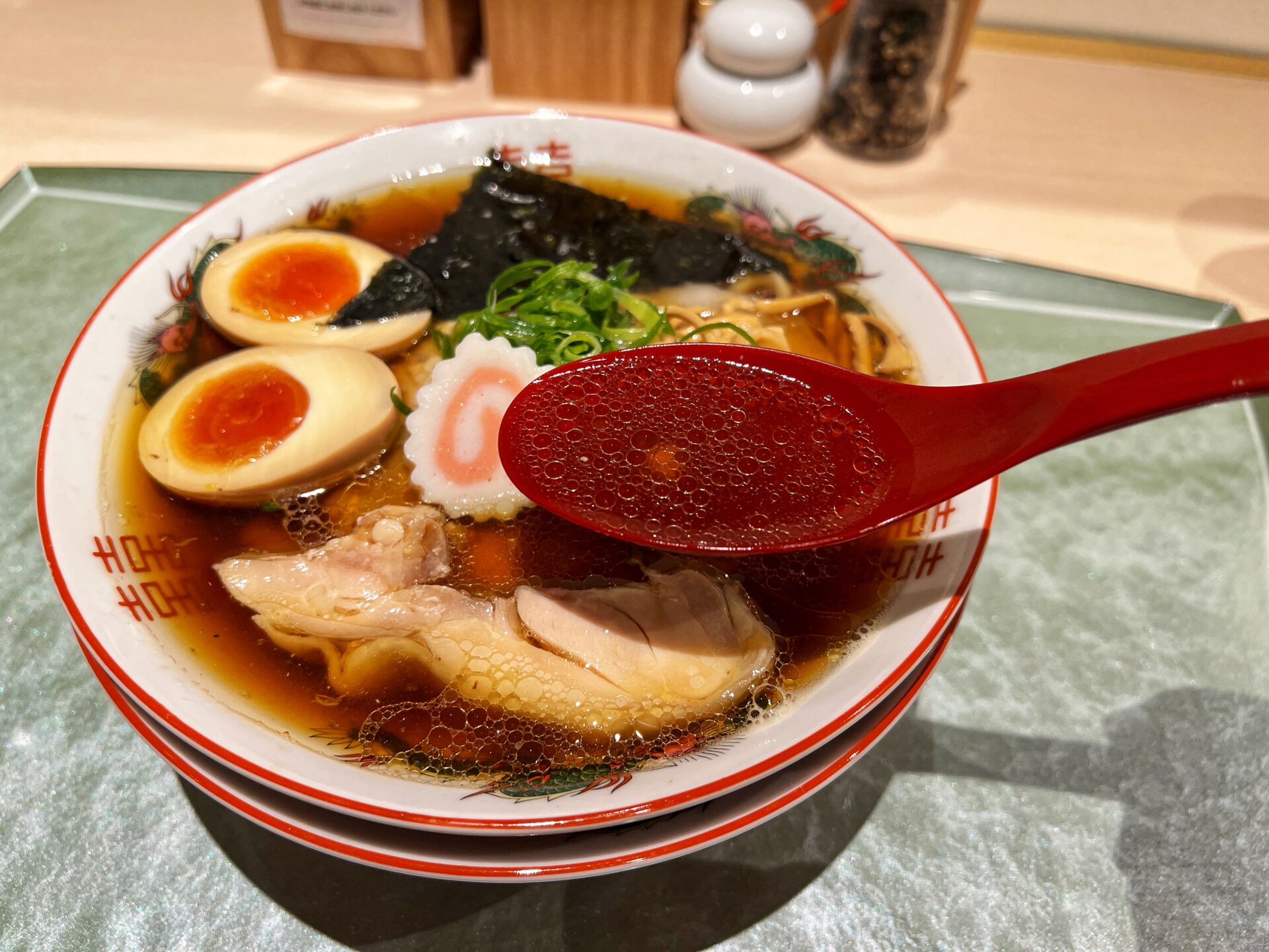 鳩山町「らぁ麺花萌葱」埼玉の名店 四つ葉系列の新ブランドで特製中華そばを食べてきた