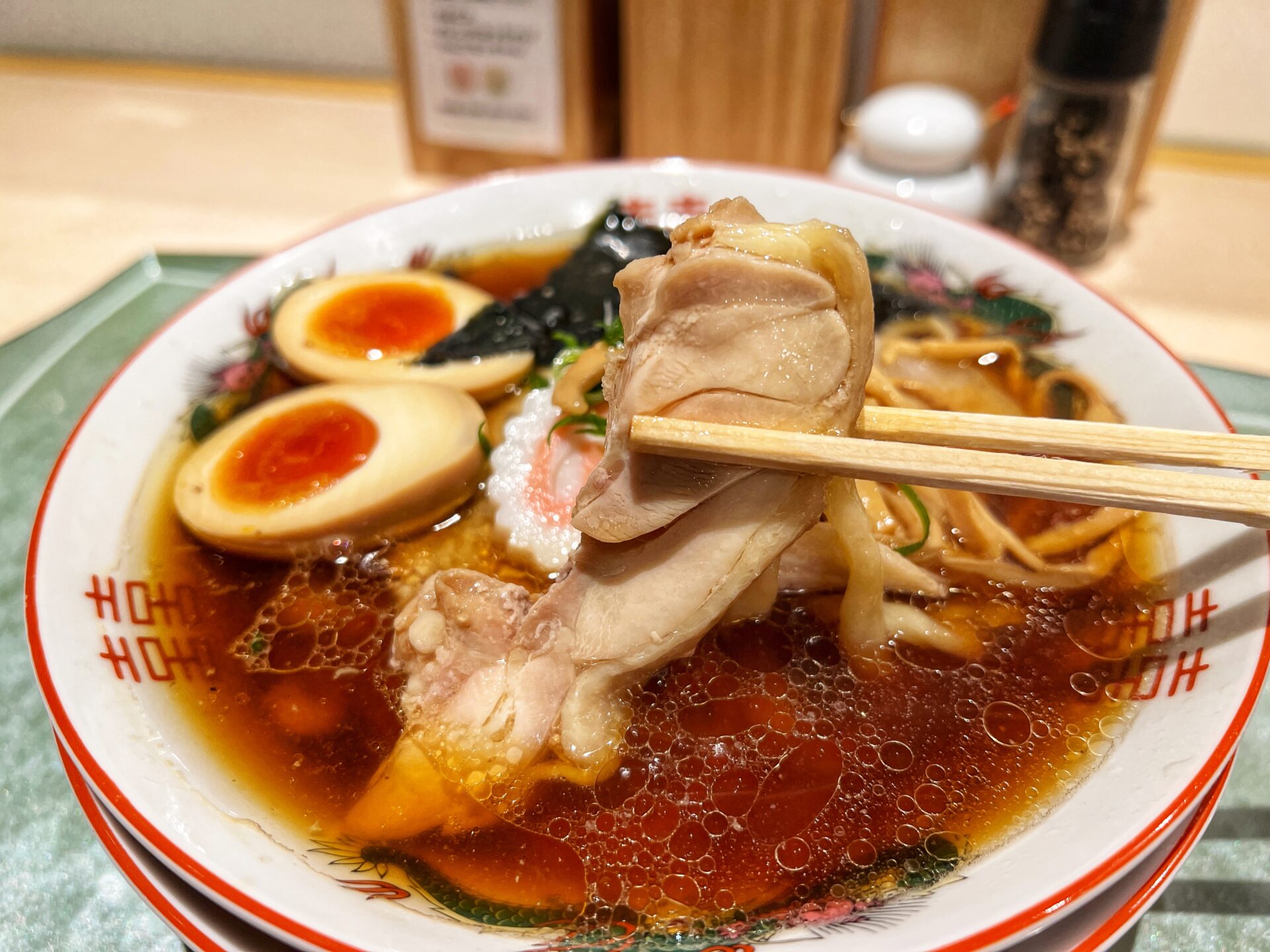 鳩山町「らぁ麺花萌葱」埼玉の名店 四つ葉系列の新ブランドで特製中華そばを食べてきた