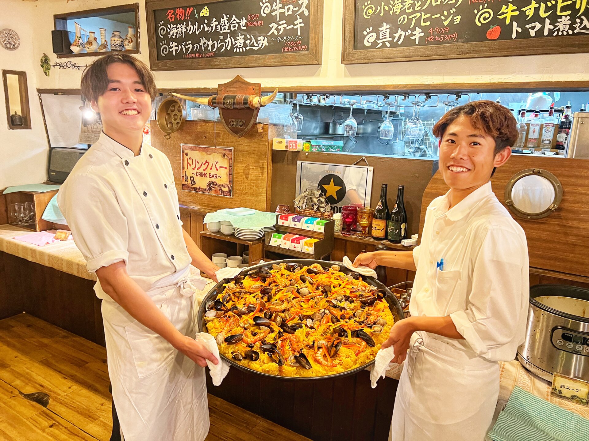 越谷市「地中海酒場ココチーノ」デカ盛り魚介パエリアは40人前まで！同窓会や歓送迎会におすすめ