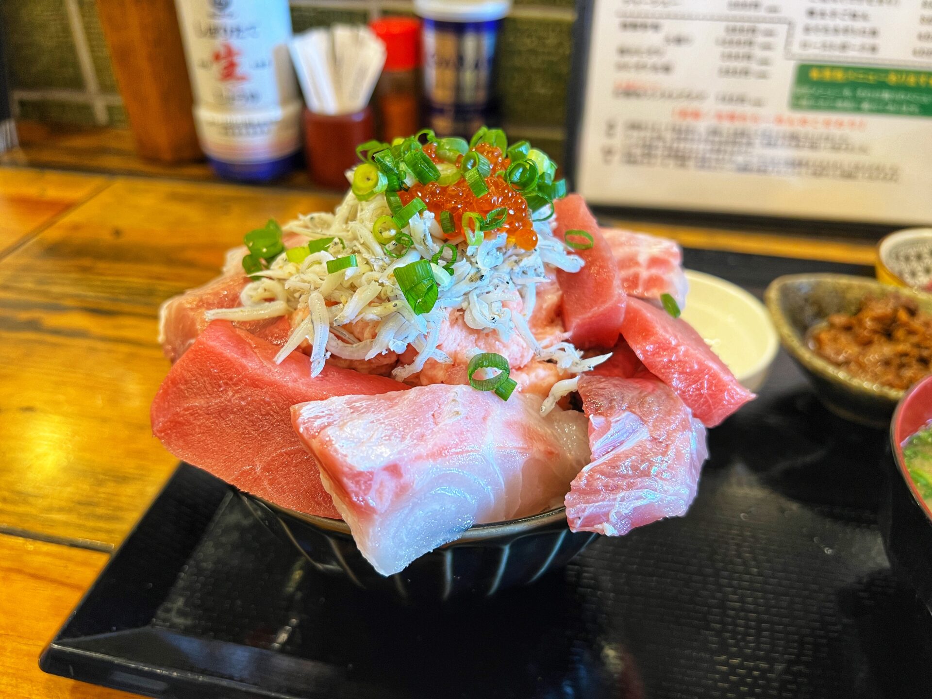 入間市「武蔵野麦穂」豪快な海鮮丼ランチと絶品ラーメンで2度優勝できる神店