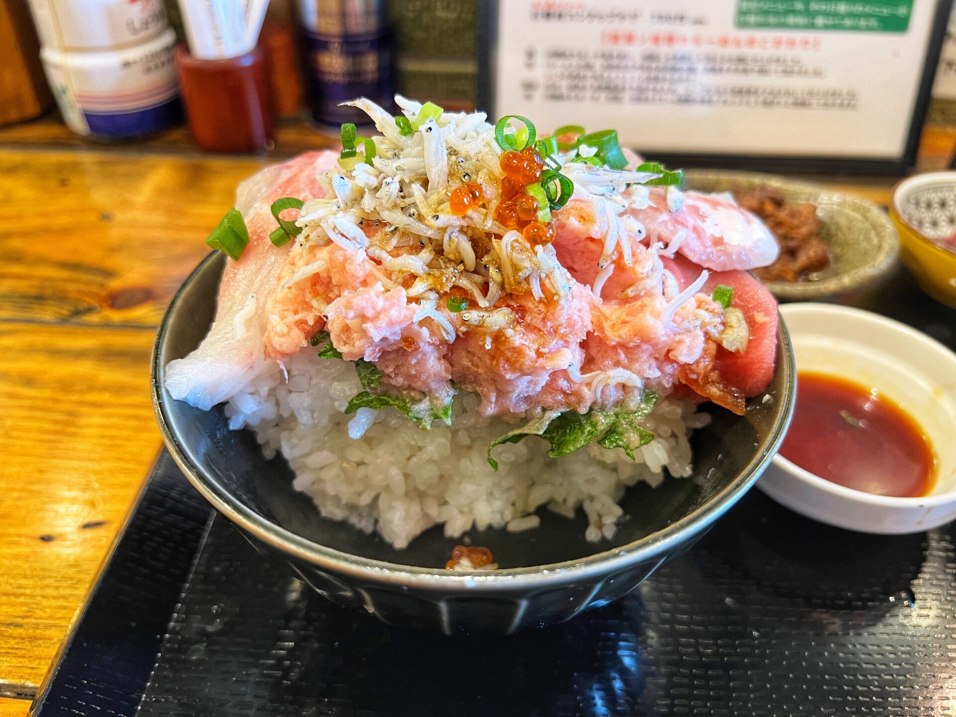 入間市「武蔵野麦穂」豪快な海鮮丼ランチと絶品ラーメンで2度優勝できる神店