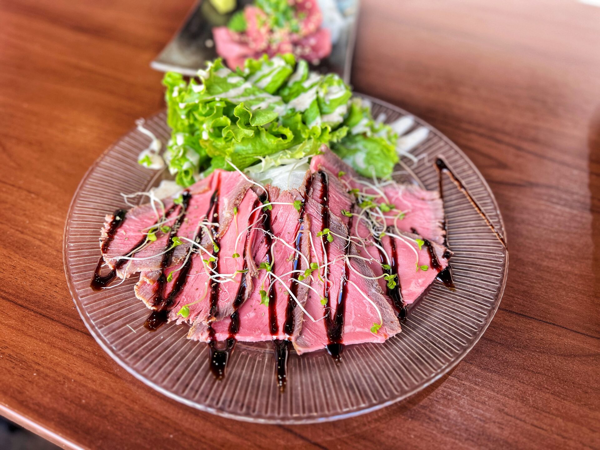 新座市「肉居酒屋 HAL」志木駅すぐ！デカ海老アヒージョとサーロインステーキが抜群に美味い店