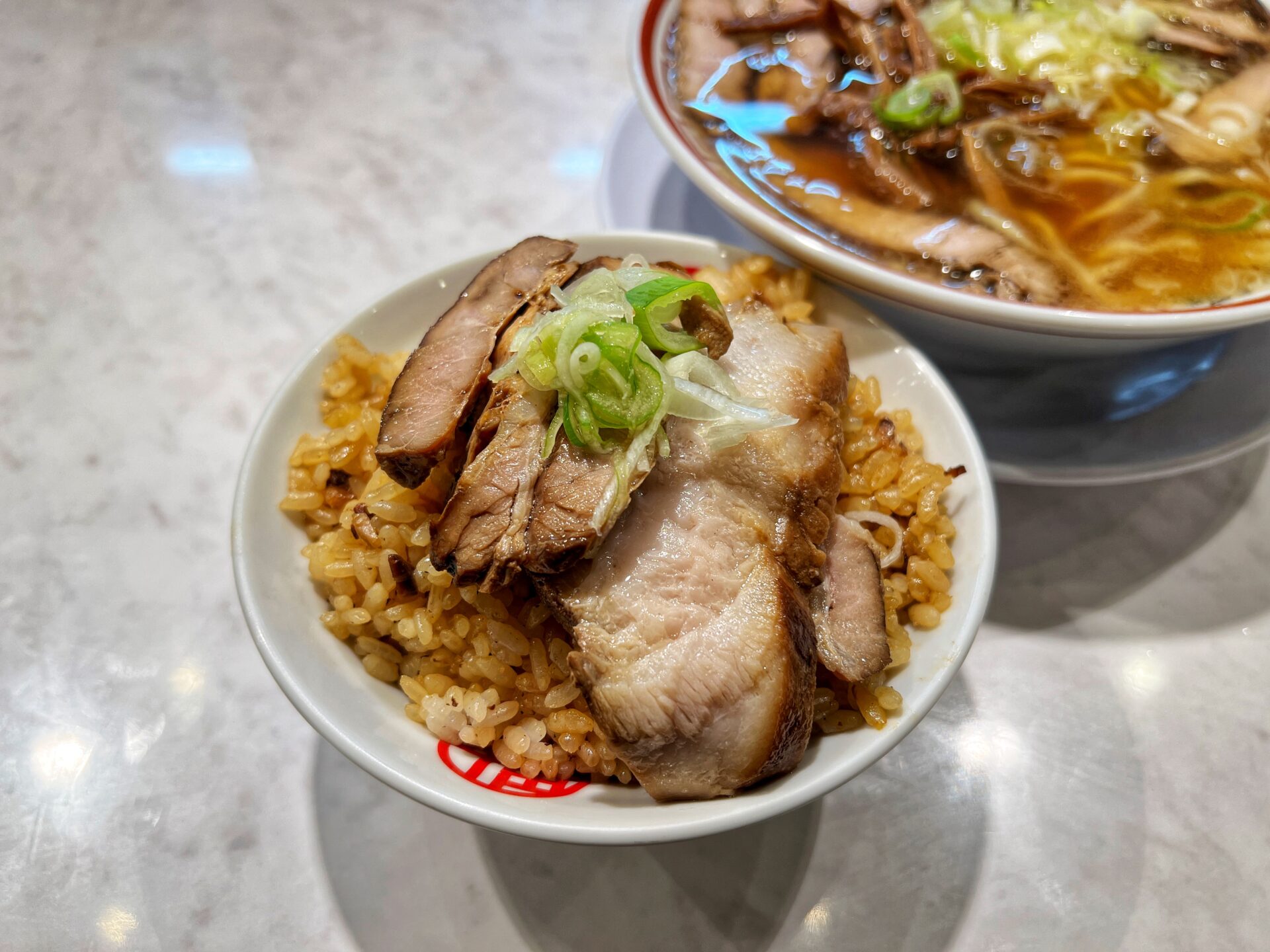 さいたま市「田中そば店 大宮別所店」これはズルい…麺が見えないほど焼豚がすごい肉そば