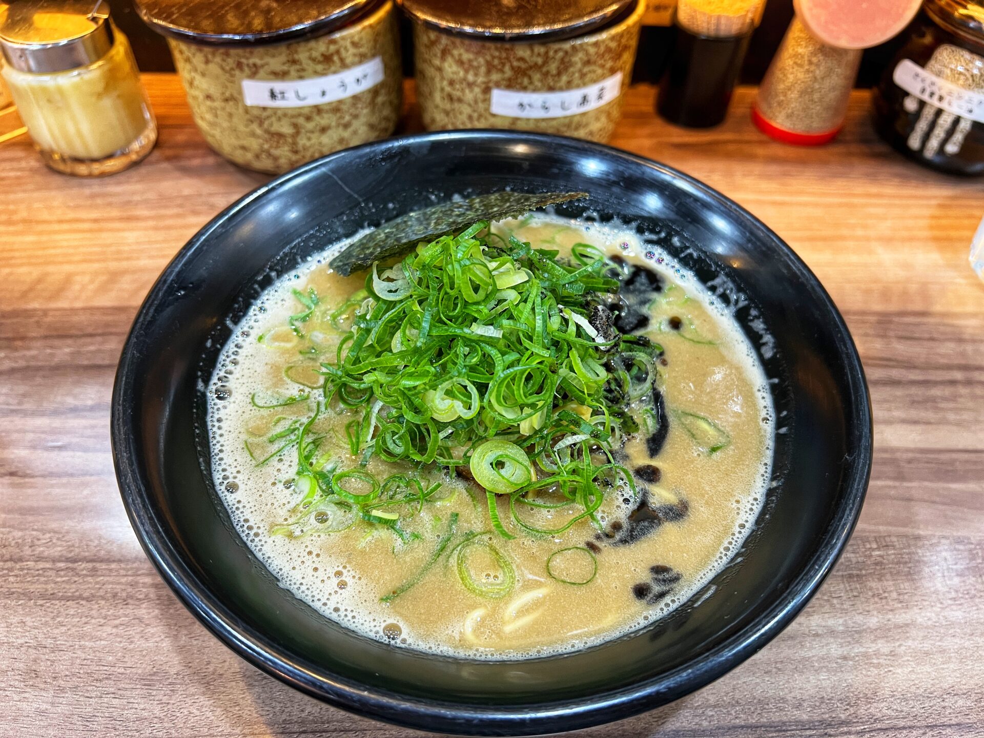 所沢市「特製ラーメン はせがわ」深夜までやってるあっさりでもド濃厚な九条ねぎラーメン